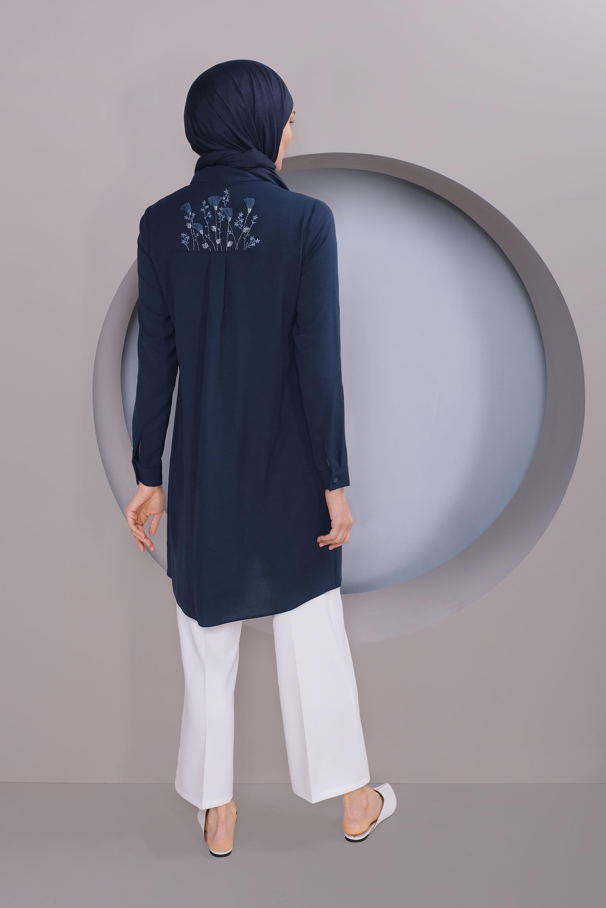 Tesettür giyim LACİVERT CEP KISMI NAKIŞ İŞLEMELİ TUNİK 40664