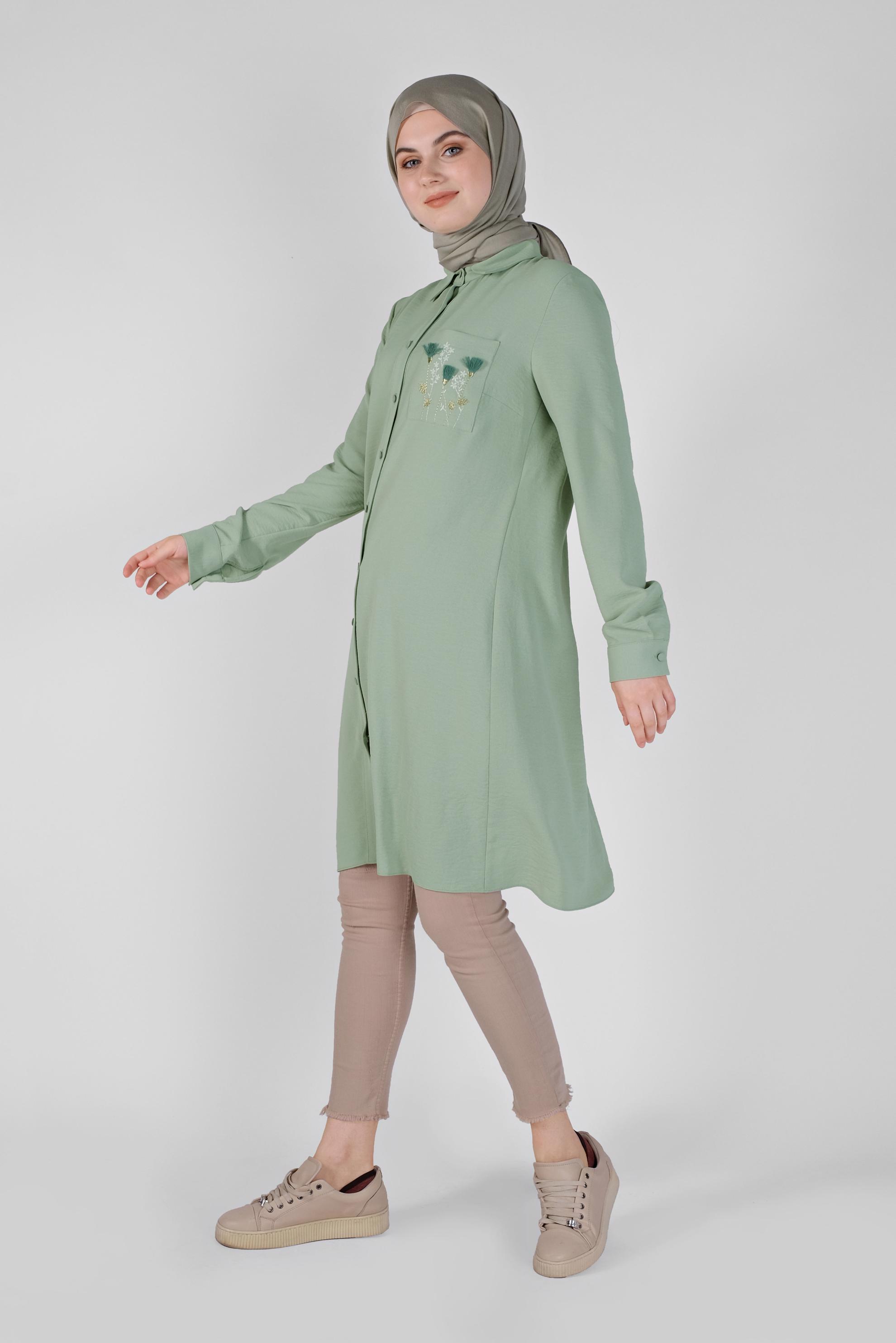 Tesettür giyim YEŞİL CEP KISMI NAKIŞ İŞLEMELİ TUNİK 40664