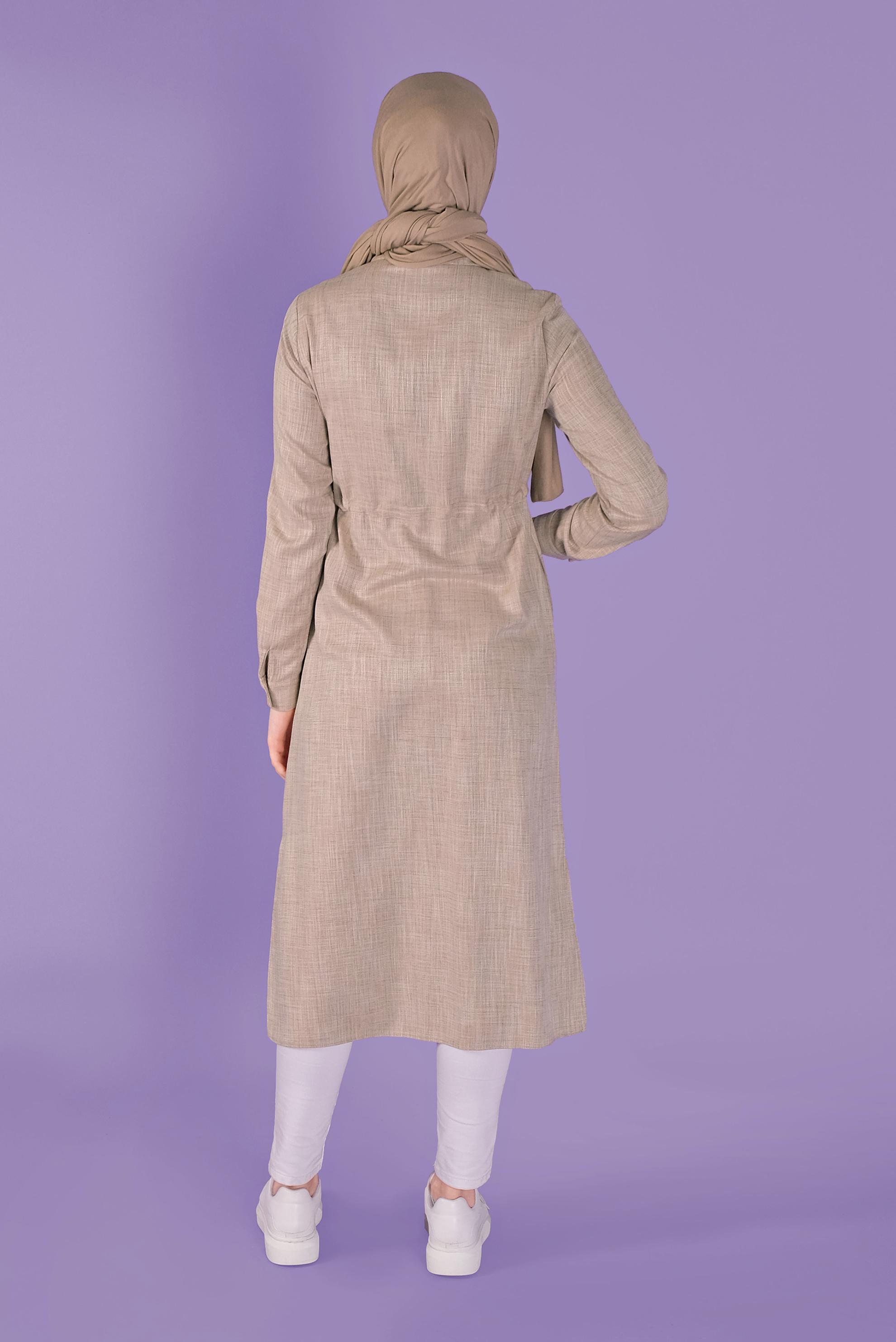 Tesettür giyim BEJ BOYDAN DÜĞMELİ BELİ BÜZGÜLÜ TUNİK 41342 