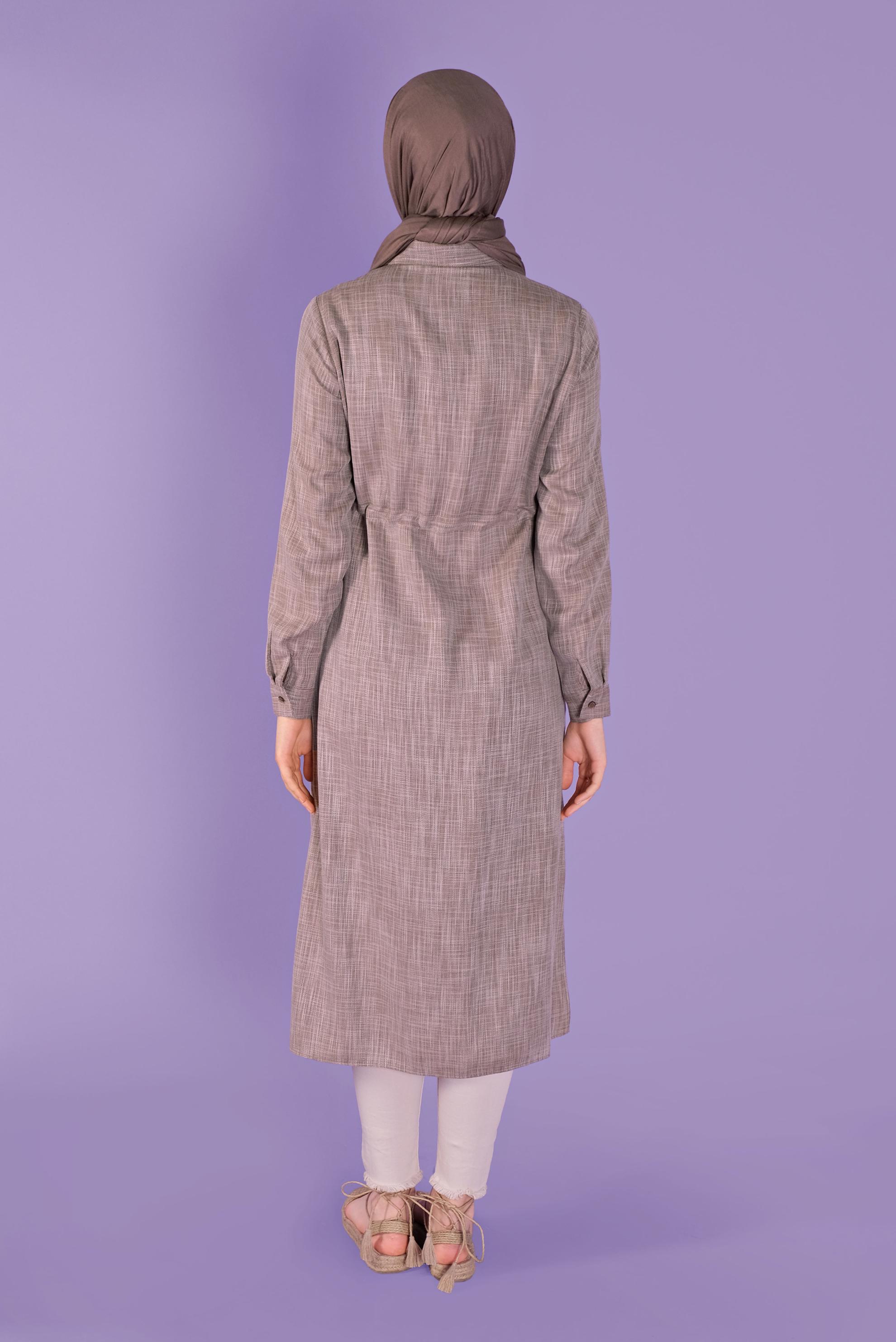 Tesettür giyim KAHVE BOYDAN DÜĞMELİ BELİ BÜZGÜLÜ TUNİK 41342 