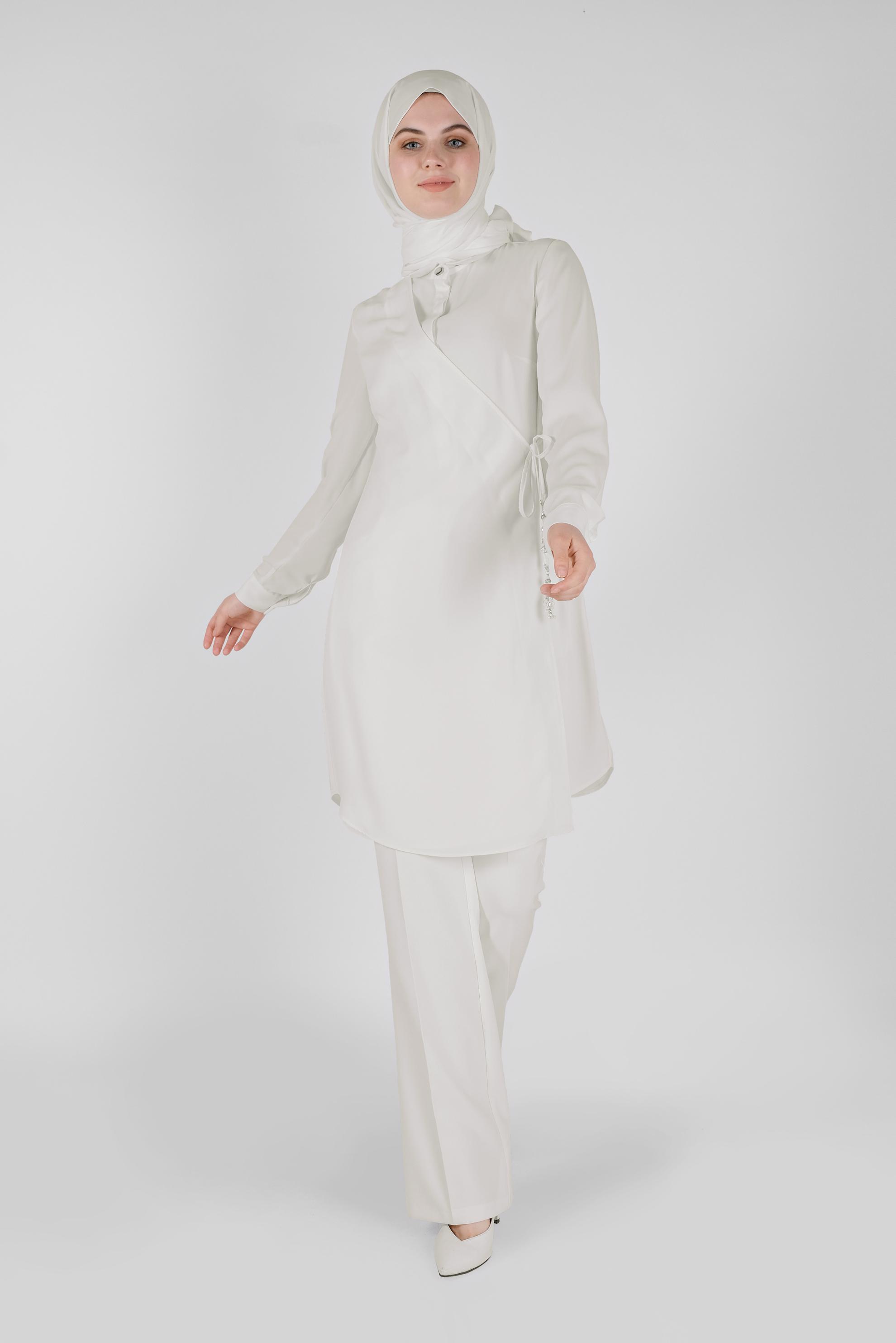 Tesettür giyim BEYAZ GİZLİ DÜĞMELİ PARÇA DETAYLI TUNİK 41344