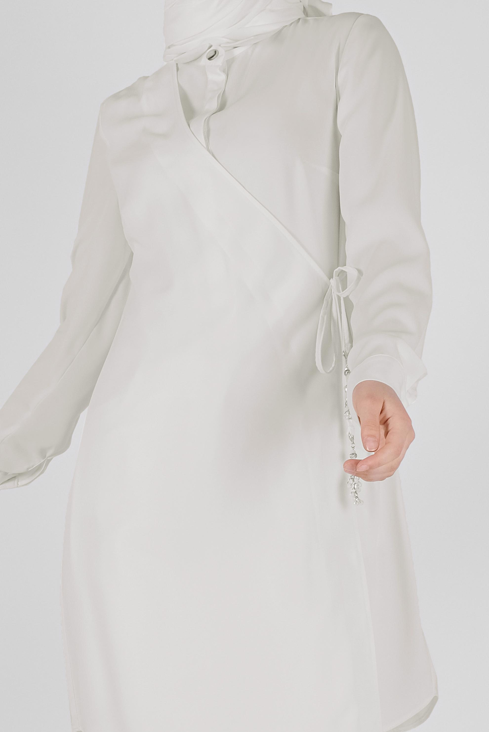 Tesettür giyim BEYAZ GİZLİ DÜĞMELİ PARÇA DETAYLI TUNİK 41344