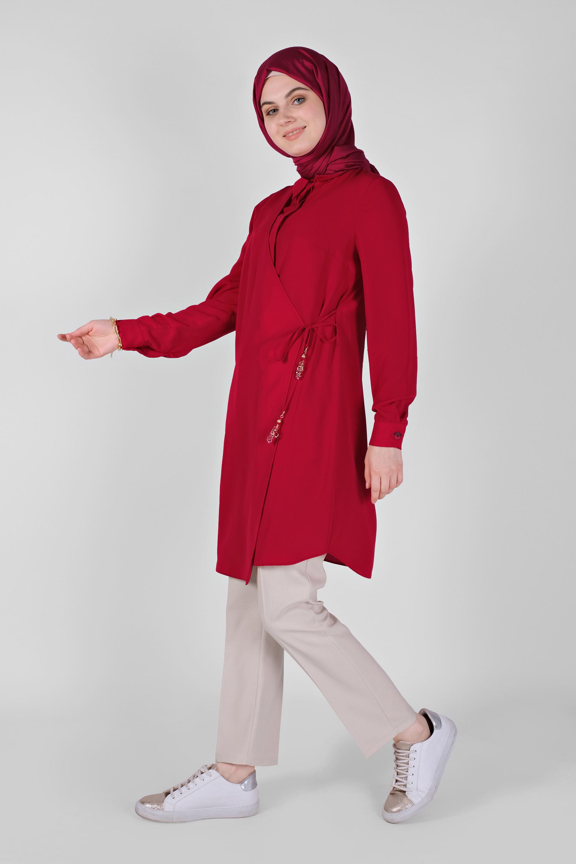 Tesettür giyim KIRMIZI GİZLİ DÜĞMELİ PARÇA DETAYLI TUNİK 41344
