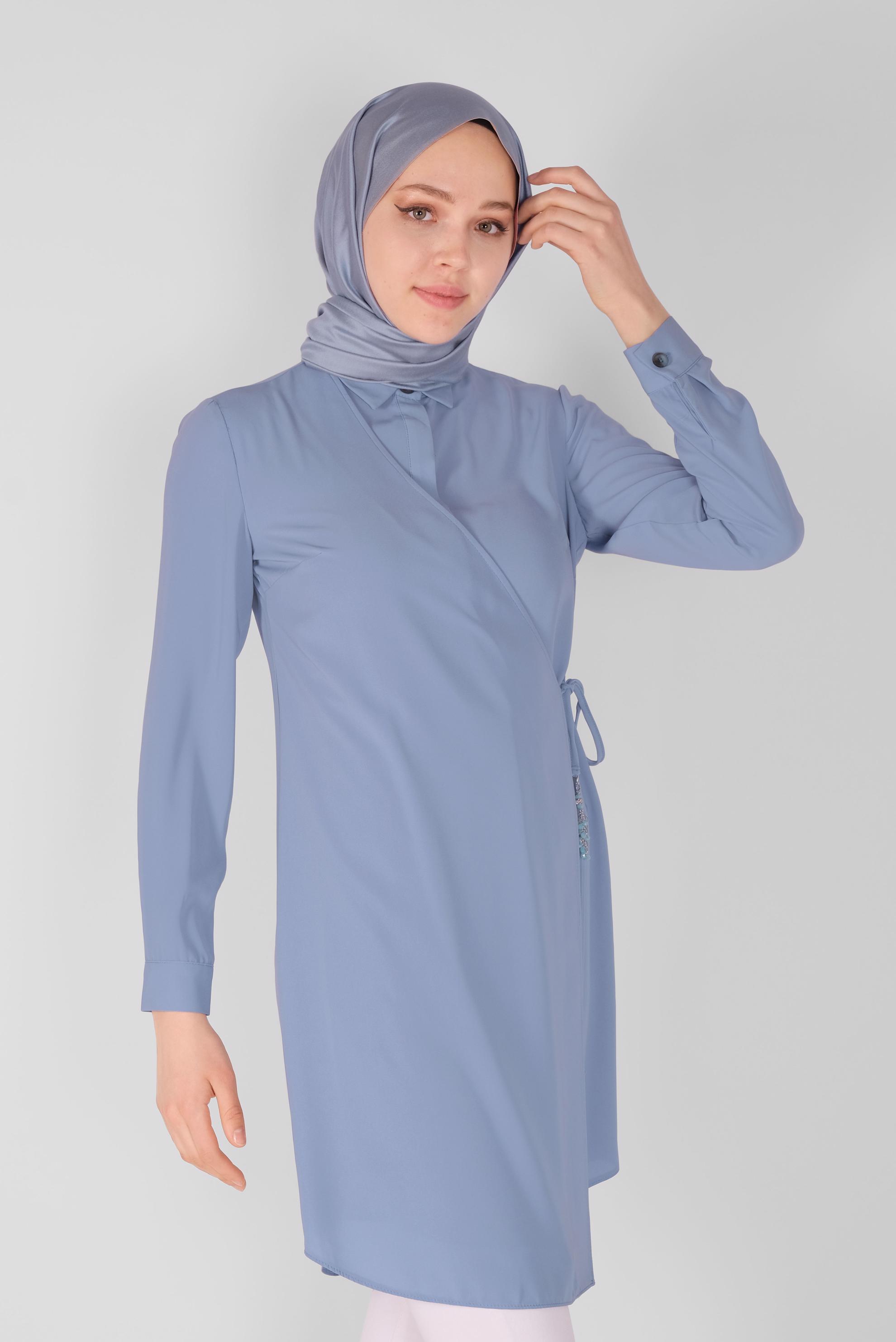 Tesettür giyim MAVİ GİZLİ DÜĞMELİ PARÇA DETAYLI TUNİK 41344