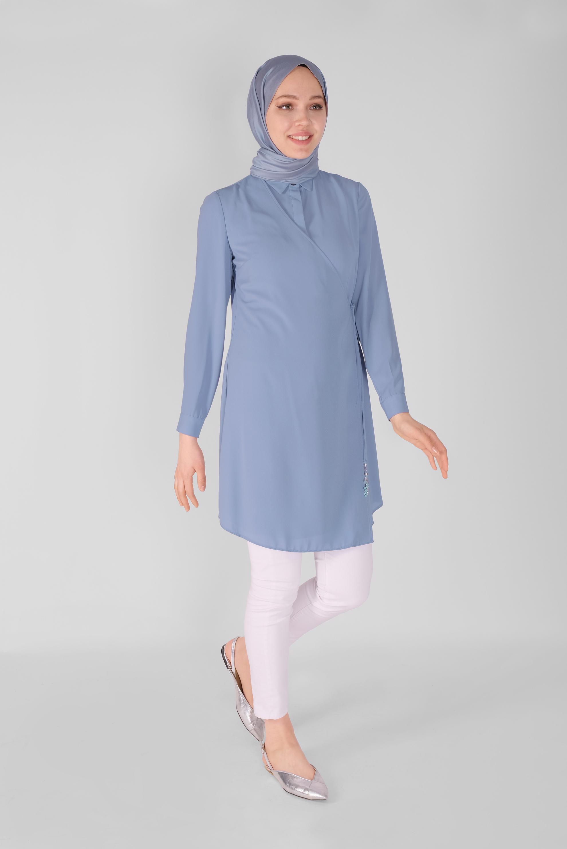 Tesettür giyim MAVİ GİZLİ DÜĞMELİ PARÇA DETAYLI TUNİK 41344