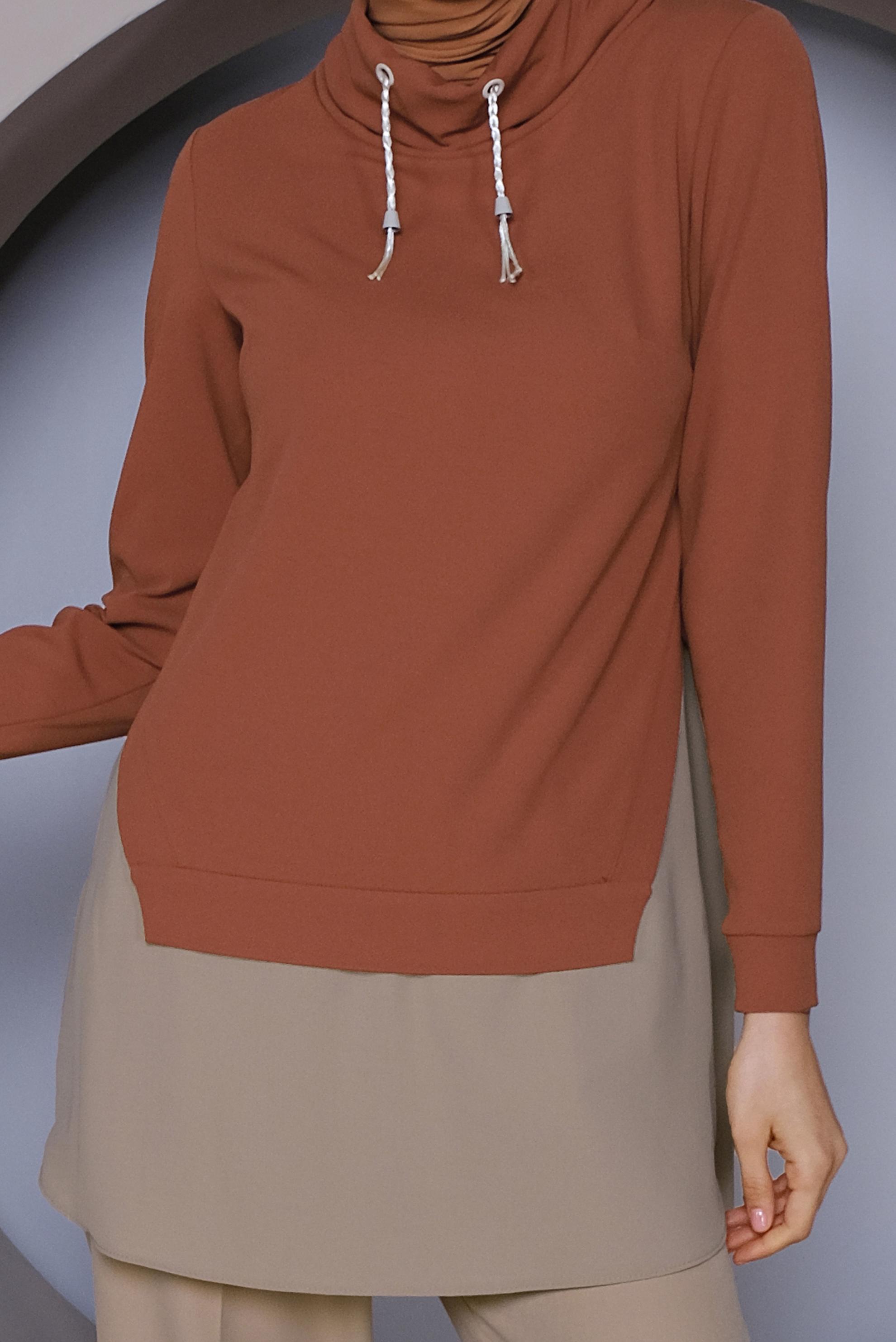 Tesettür giyim BORDO PARÇA DETAYLI YAKASI BOĞAZLI TUNİK 41368