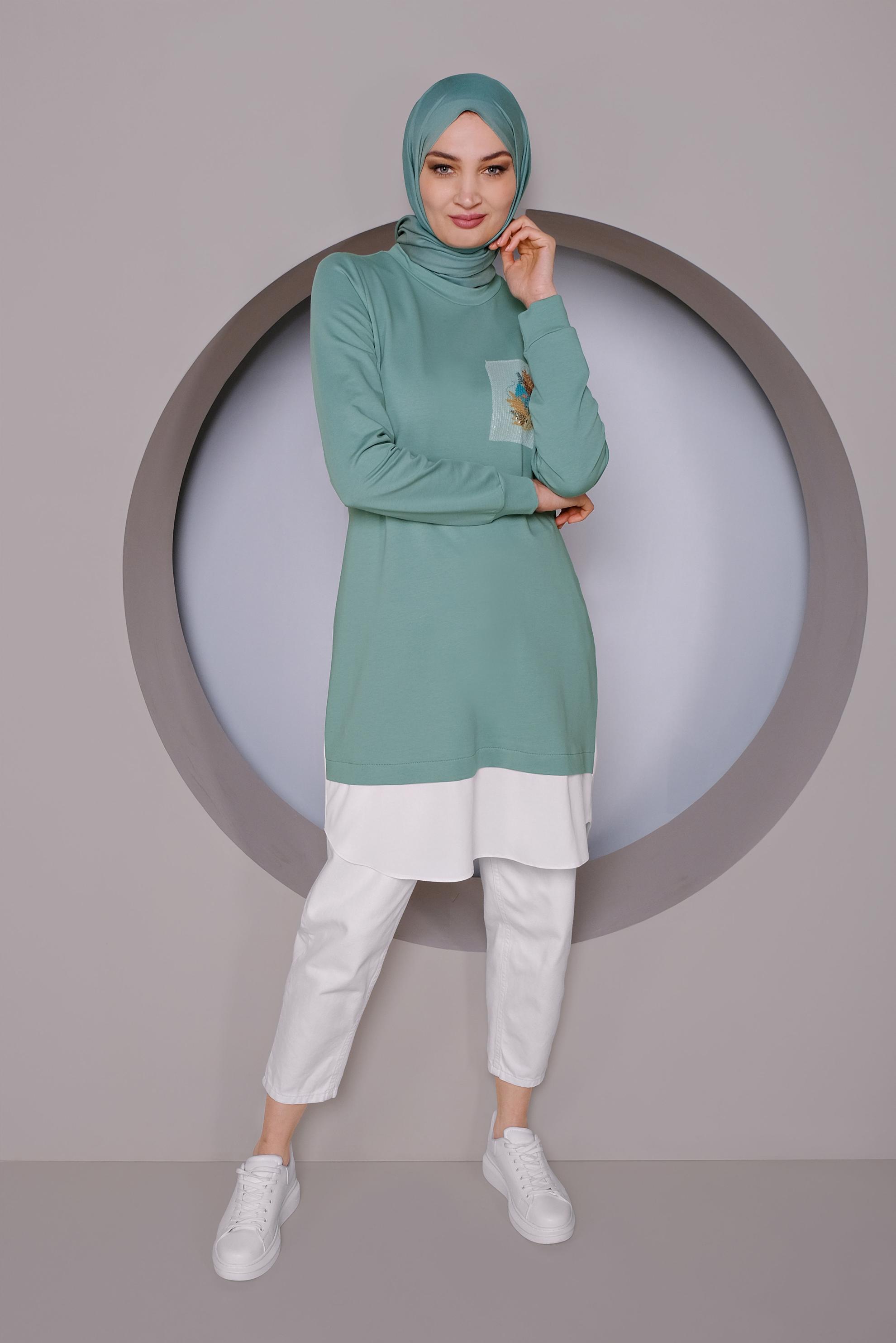 Tesettür giyim YEŞİL PARÇA DETAYLI SIRT KISMI DÜĞMELİ TUNİK 41369