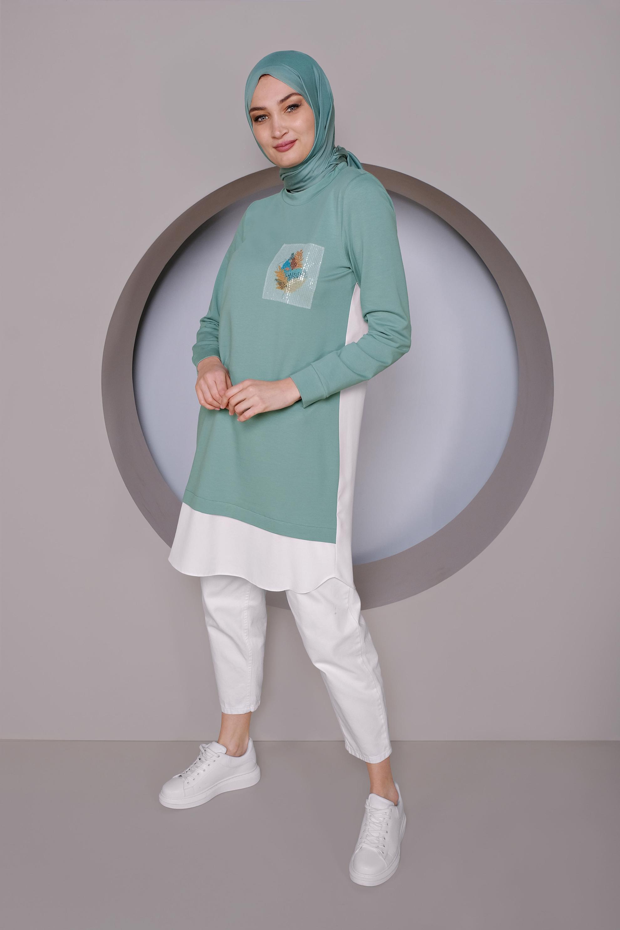 Tesettür giyim YEŞİL PARÇA DETAYLI SIRT KISMI DÜĞMELİ TUNİK 41369