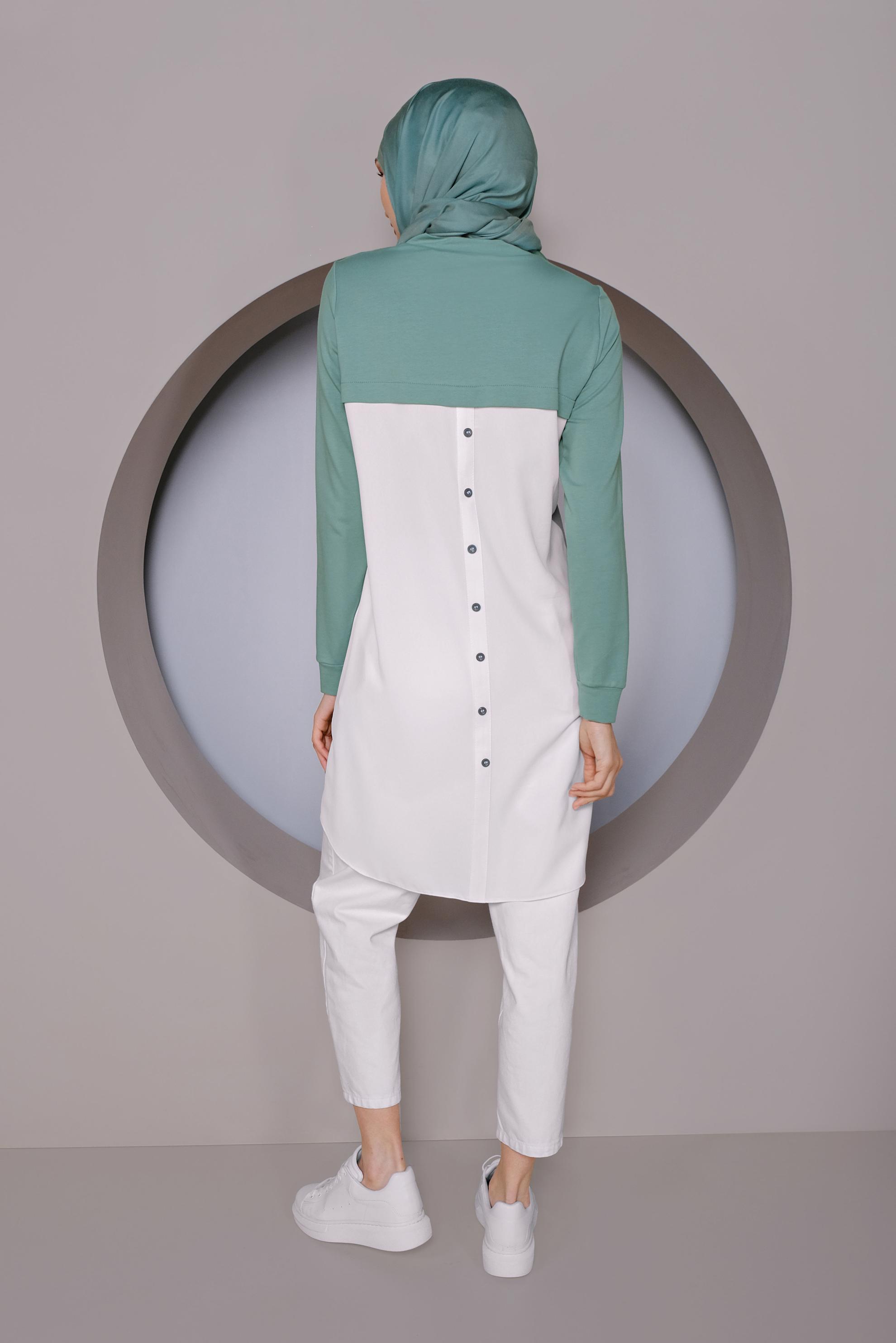 Tesettür giyim YEŞİL PARÇA DETAYLI SIRT KISMI DÜĞMELİ TUNİK 41369