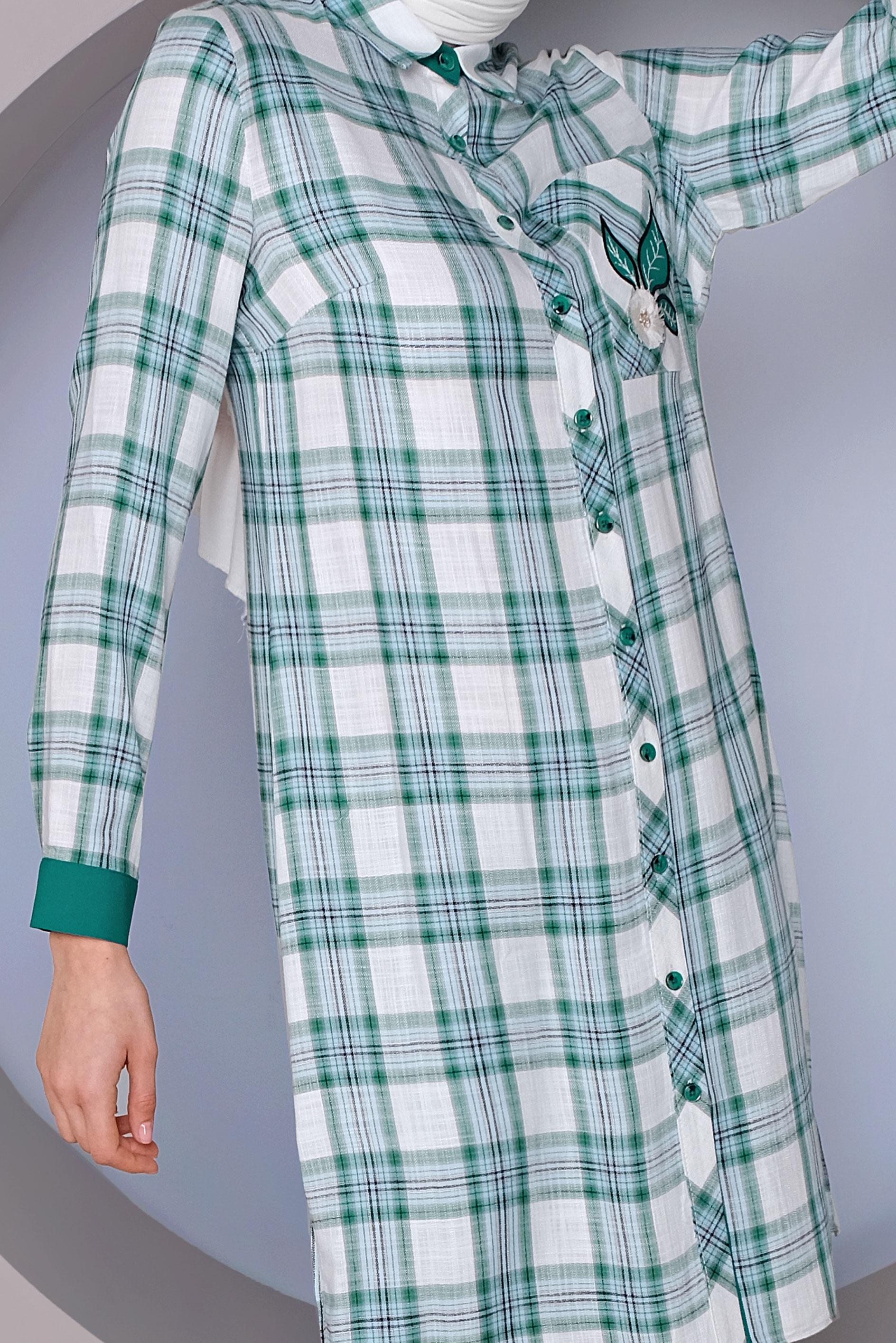 Tesettür giyim MAVİ CEP KISMI NAKIŞ İŞLEMELİ EKOSE TUNİK 41390