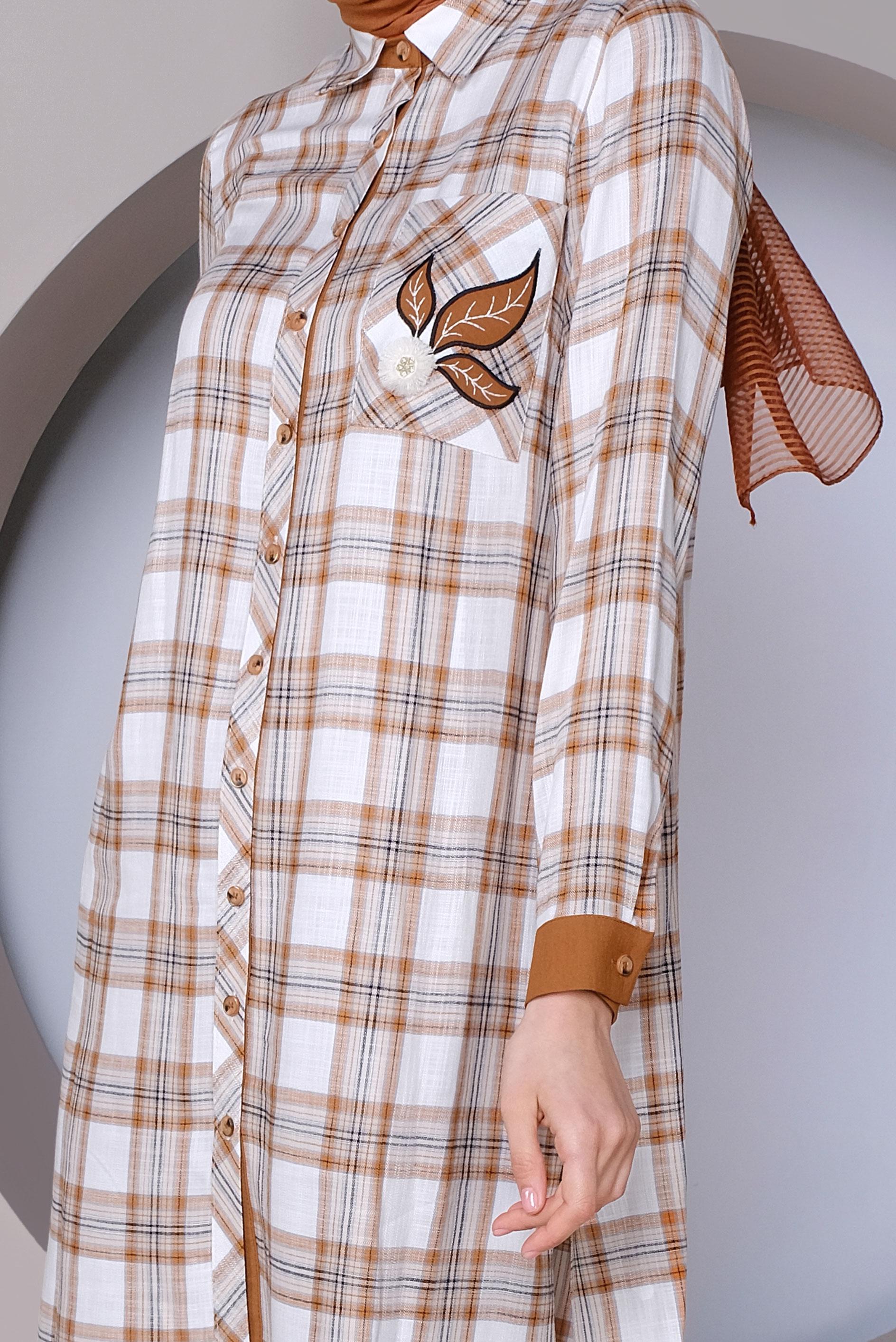 Tesettür giyim BEJ CEP KISMI NAKIŞ İŞLEMELİ EKOSE TUNİK 41390