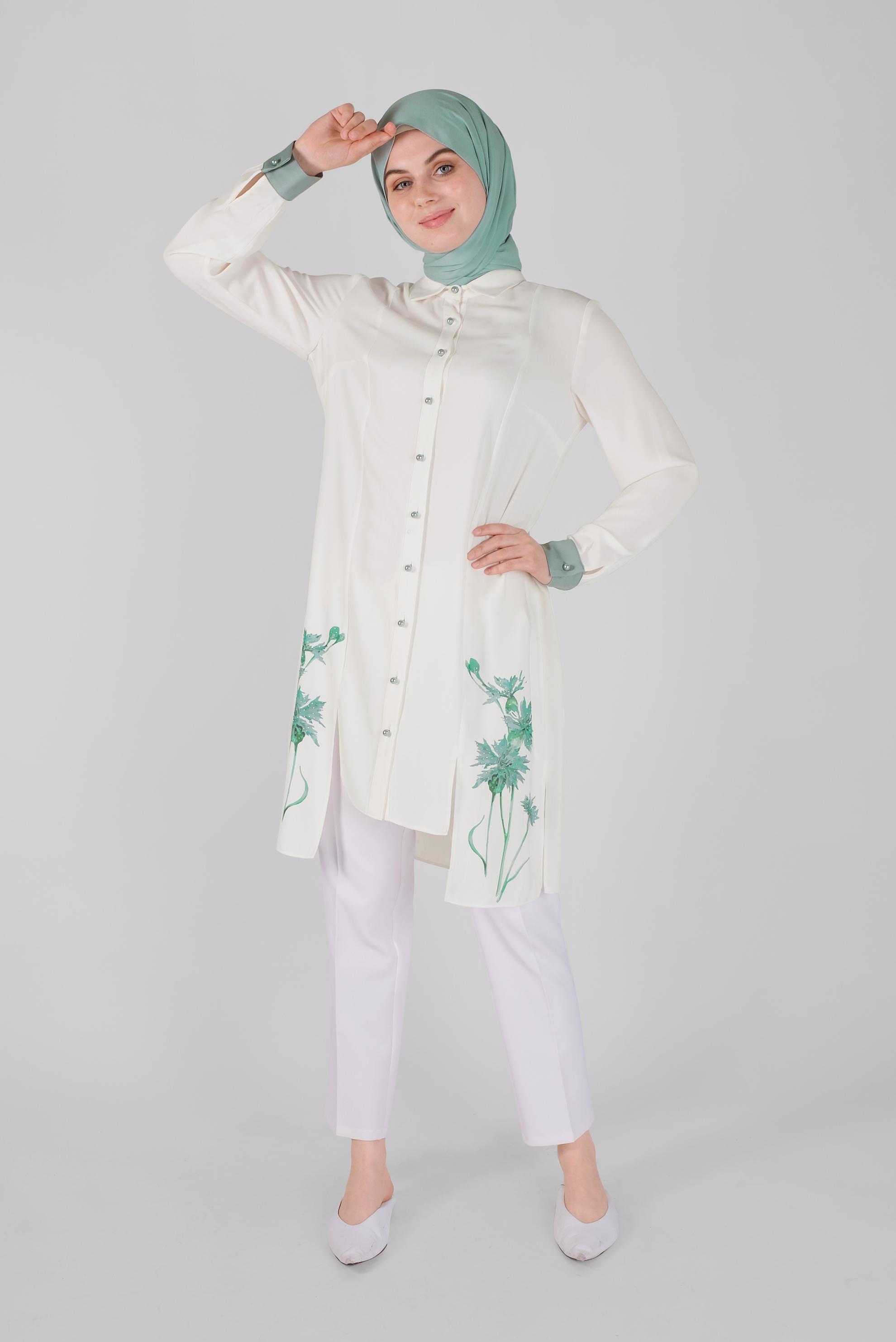 Tesettür giyim BEYAZ ÇİÇEK BASKILI ASİMETRİK KESİM TUNİK 41421