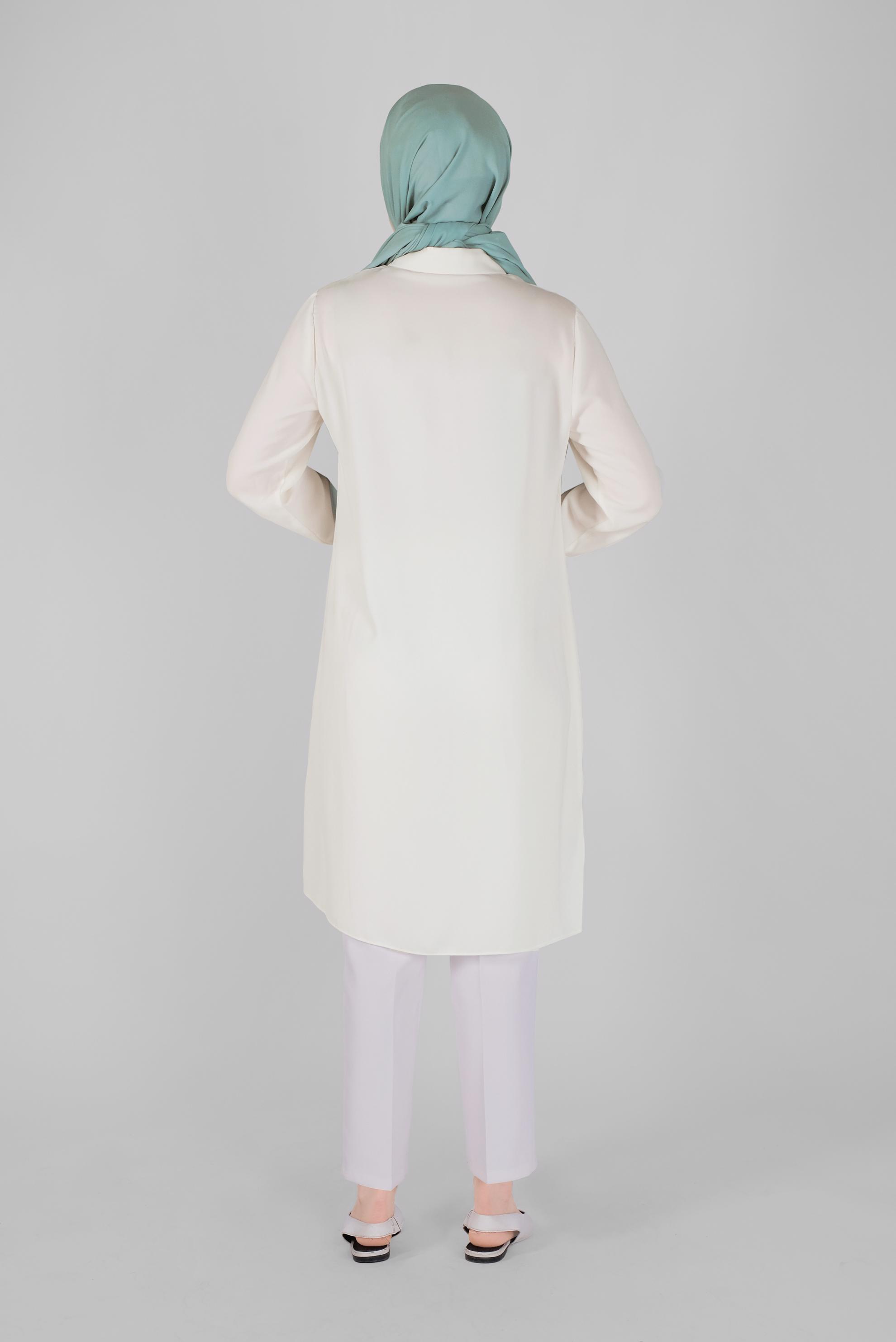 Tesettür giyim BEYAZ ÇİÇEK BASKILI ASİMETRİK KESİM TUNİK 41421