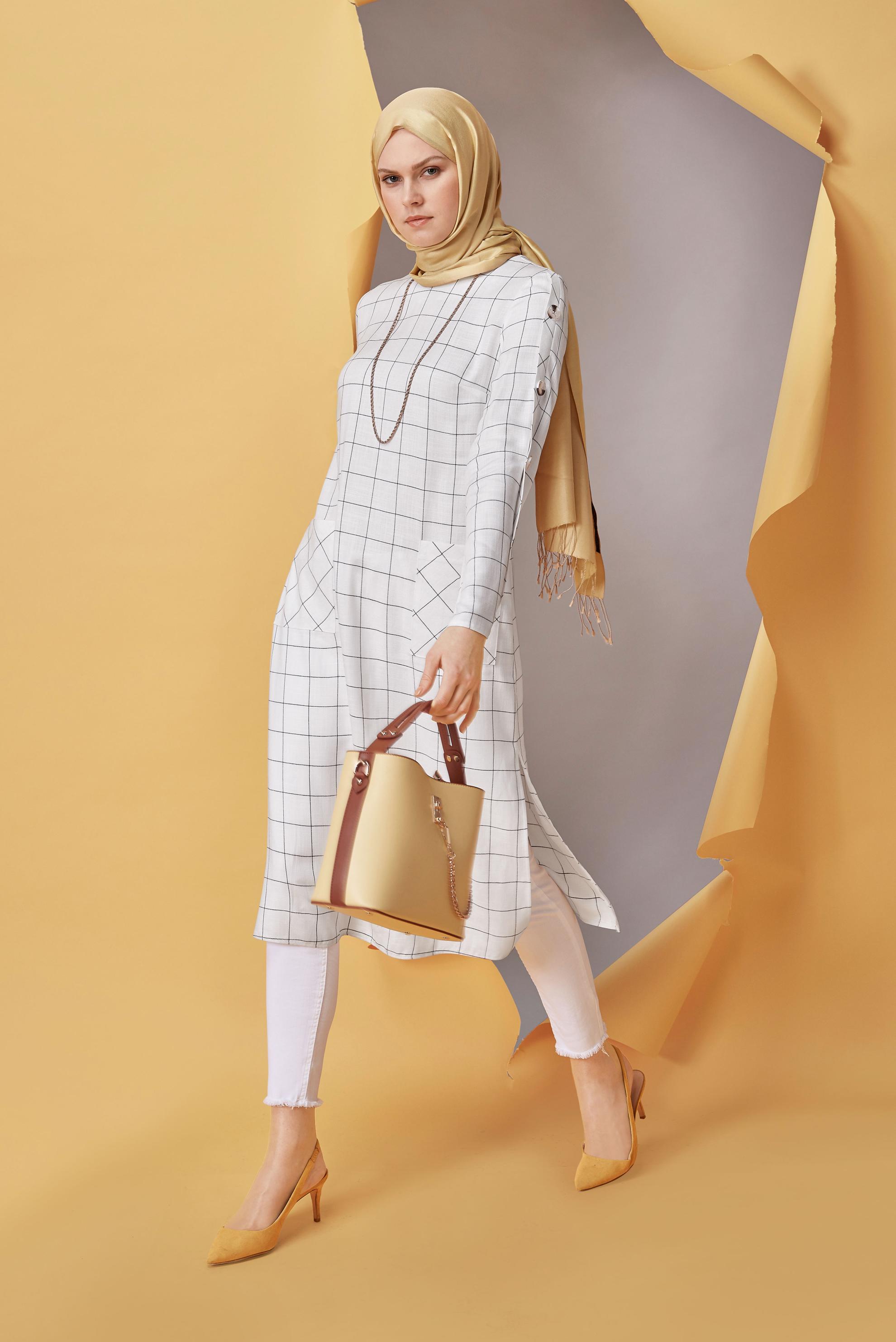 Tesettür giyim BEYAZ KOL KISMI DÜĞME DETAYLI KARELİ TUNİK 41442