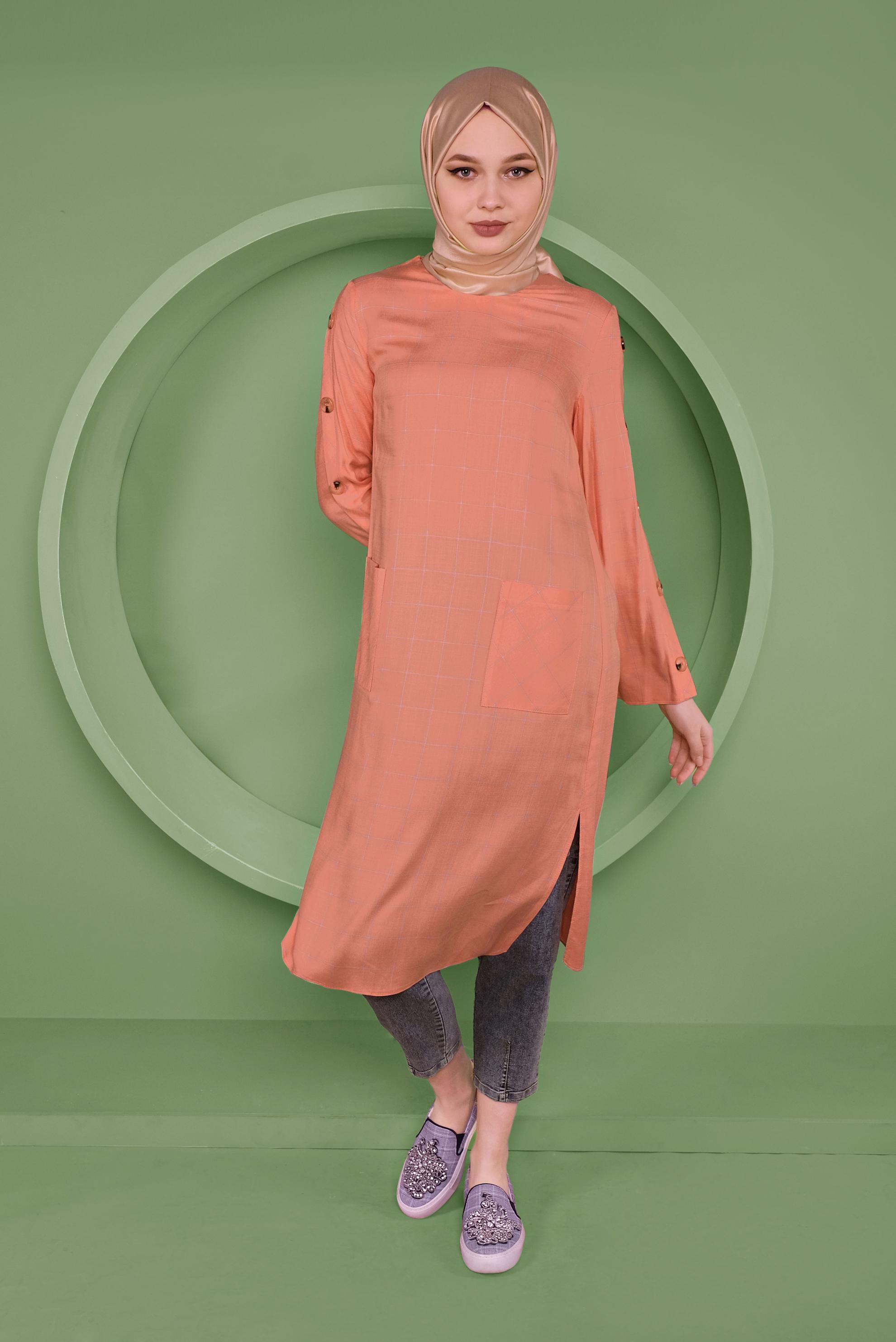 Tesettür giyim MERCAN KOL KISMI DÜĞME DETAYLI KARELİ TUNİK 41442