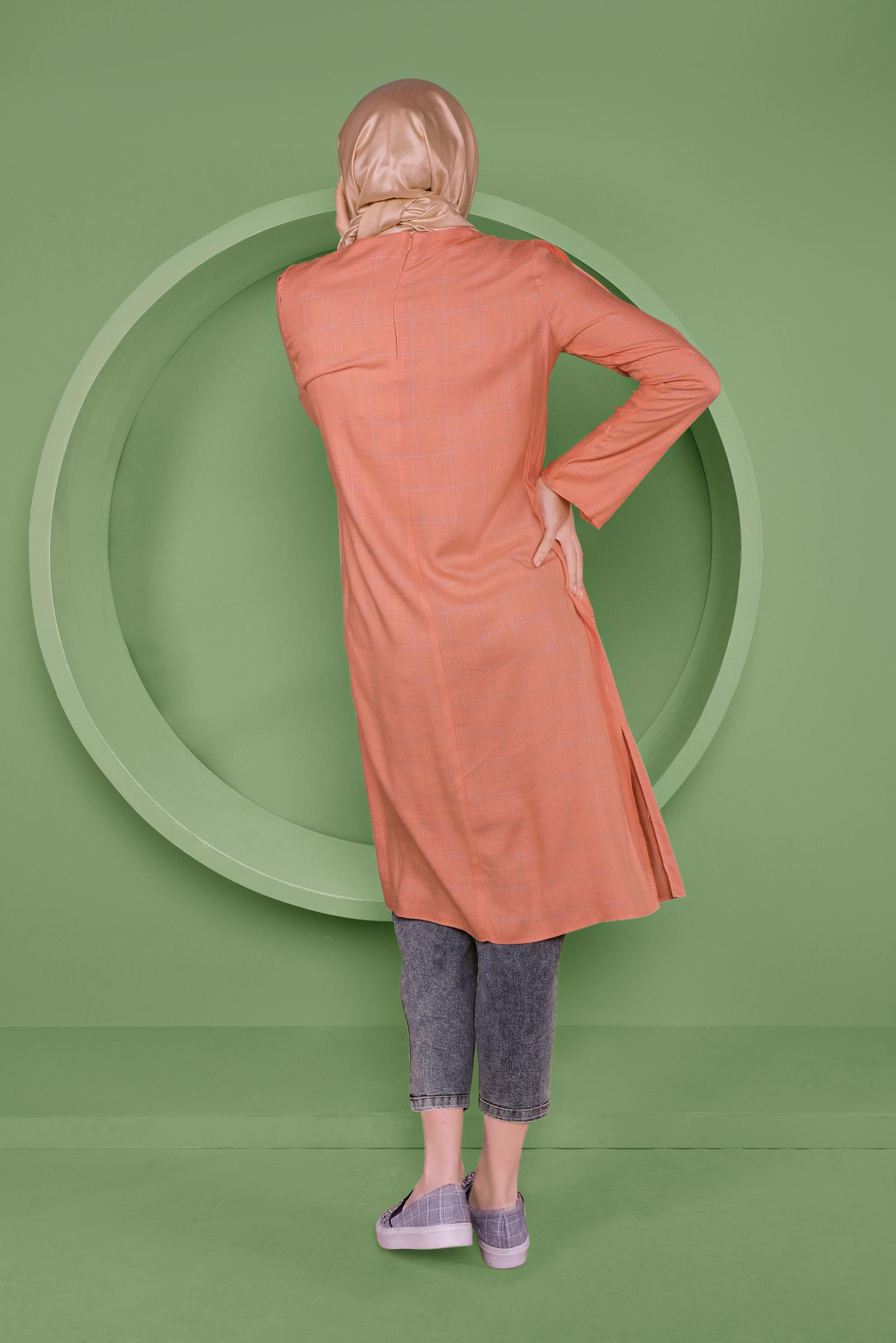 Tesettür giyim MERCAN KOL KISMI DÜĞME DETAYLI KARELİ TUNİK 41442