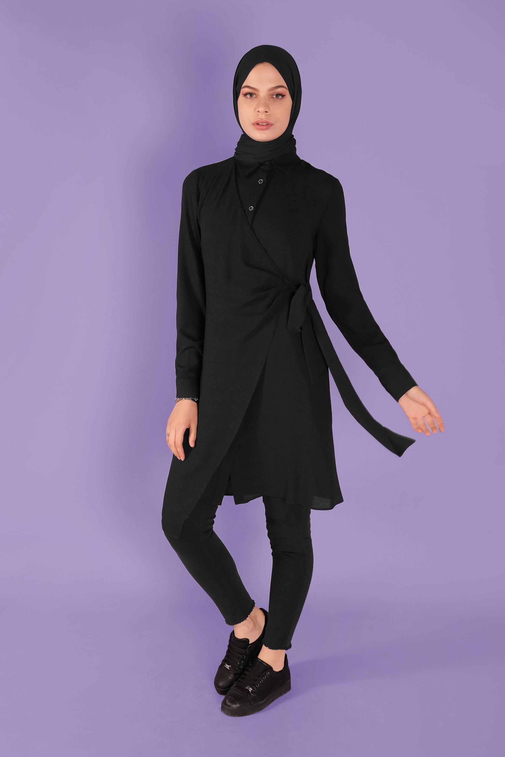 Tesettür giyim SİYAH YANDAN PARÇA BAĞLAMALI DÜĞMELİ TUNİK 41462