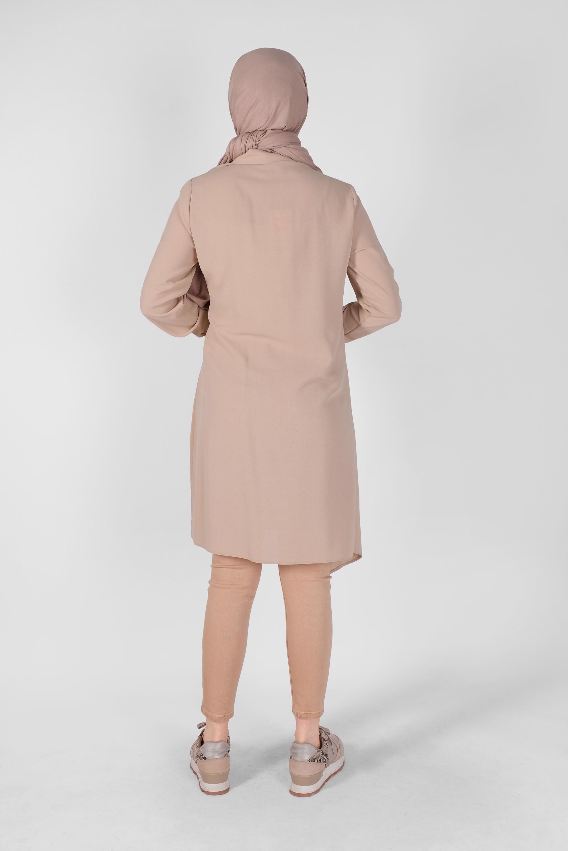 Tesettür giyim BEJ YANDAN PARÇA BAĞLAMALI DÜĞMELİ TUNİK 41462