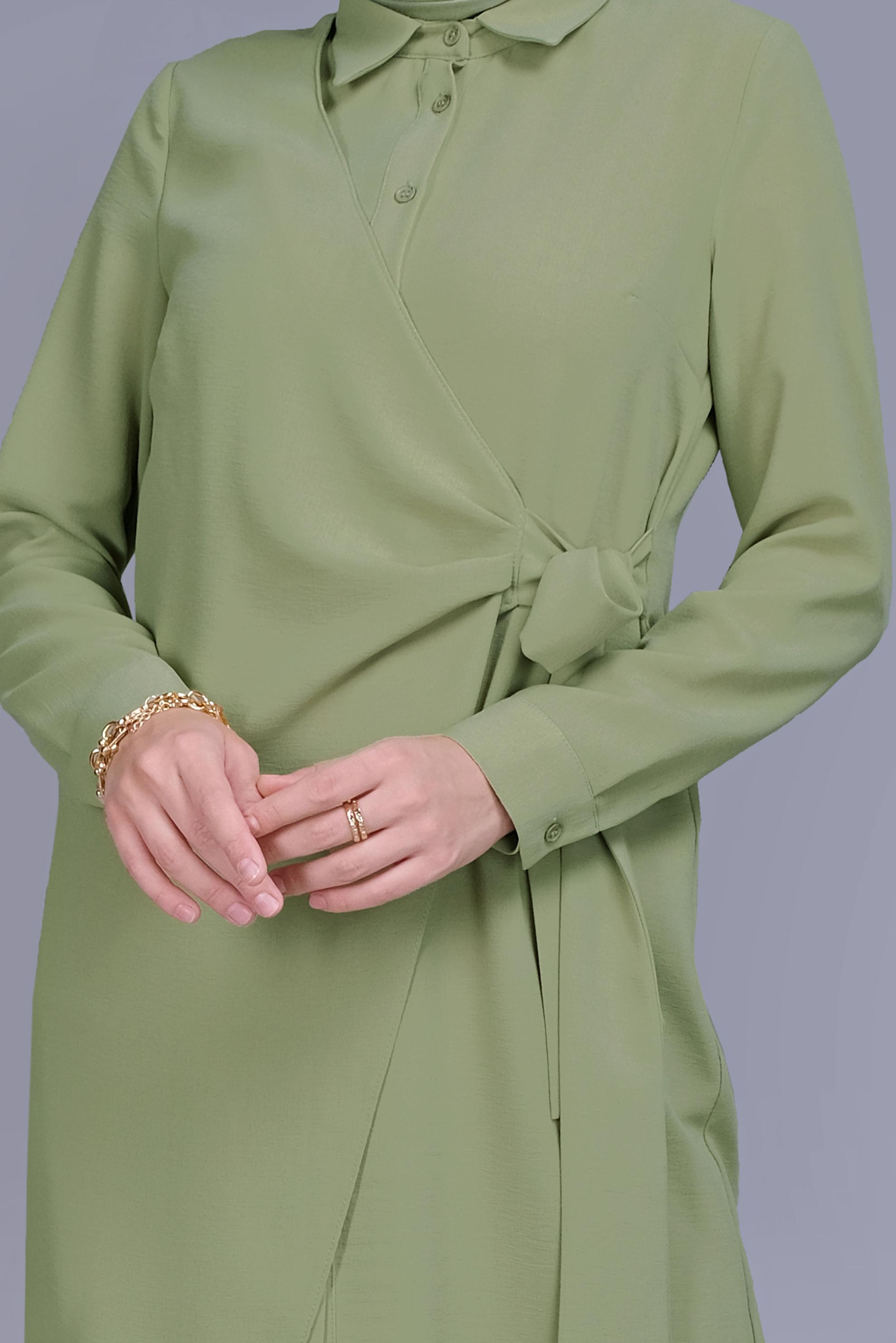 Tesettür giyim YEŞİL YANDAN PARÇA BAĞLAMALI DÜĞMELİ TUNİK 41462