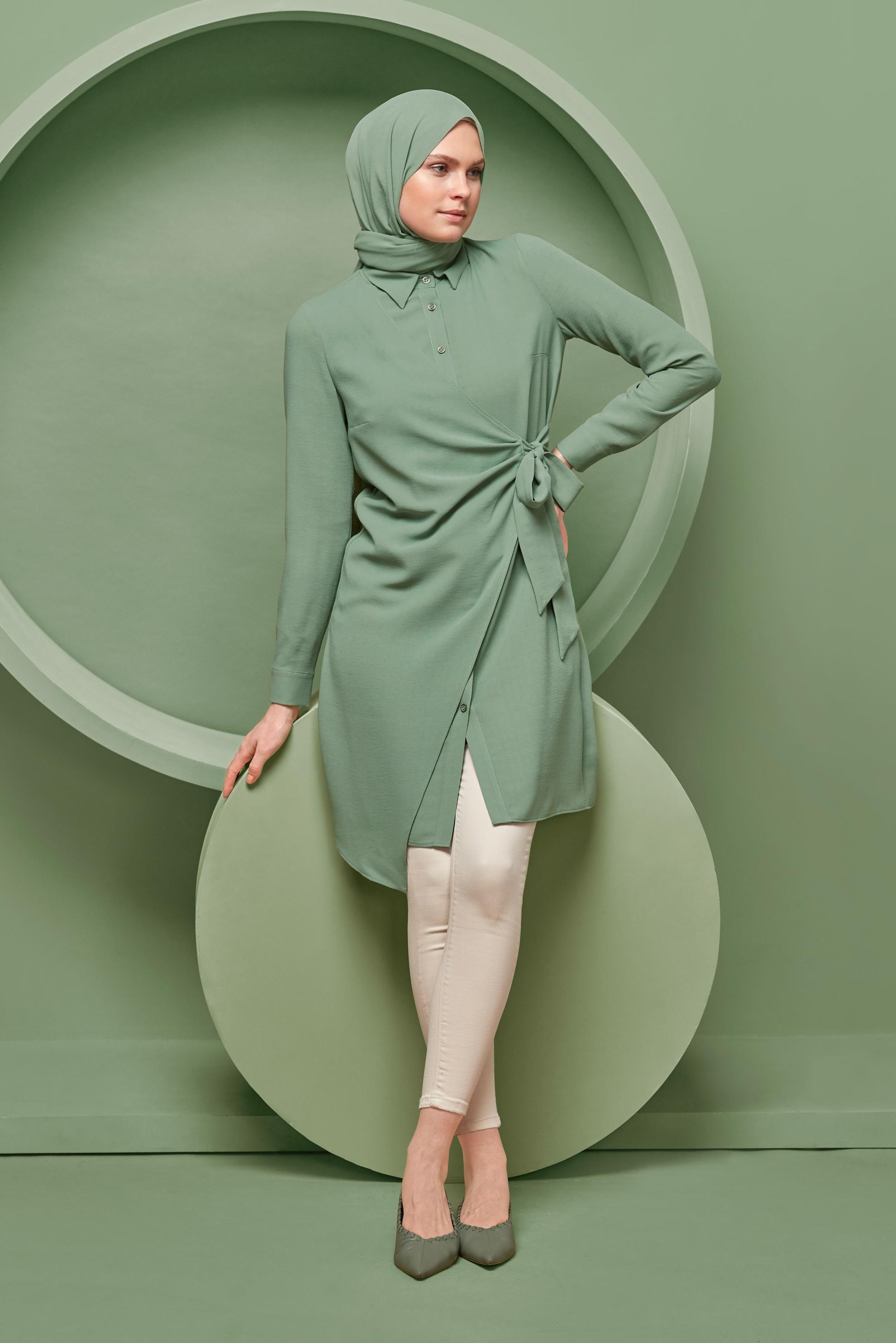 Tesettür giyim YEŞİL YANDAN PARÇA BAĞLAMALI DÜĞMELİ TUNİK 41462