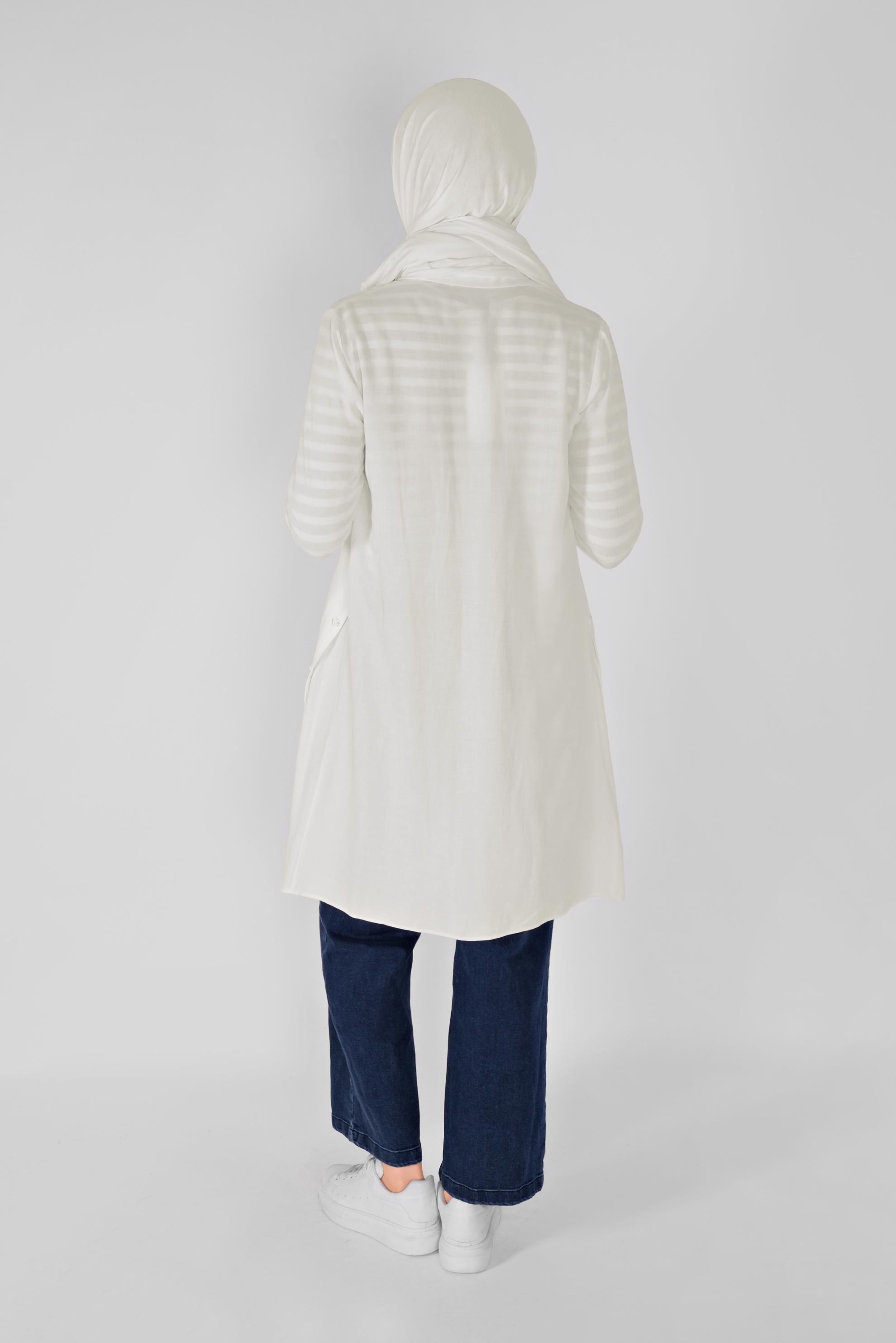 Tesettür giyim BEYAZ NAKIŞ VE DÜĞME DETAYLI TUNİK 41465