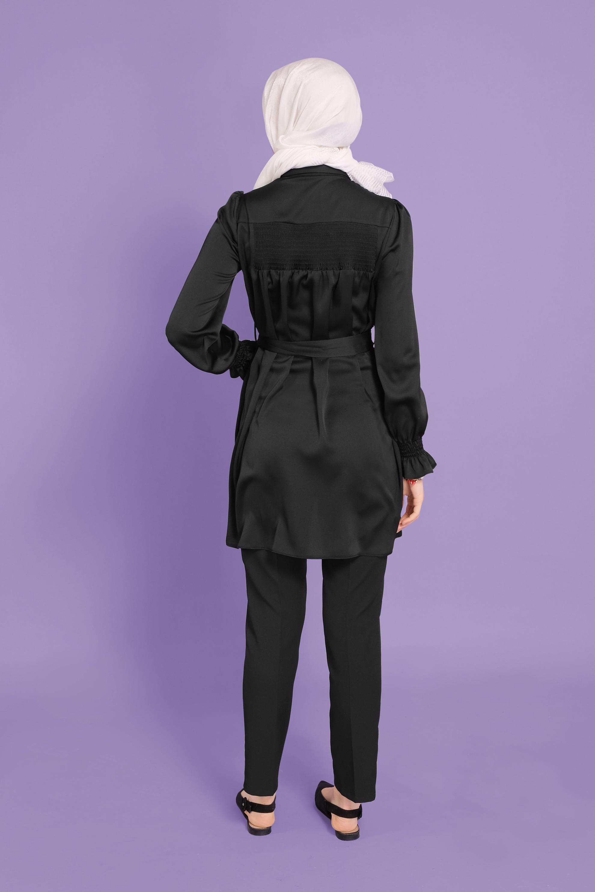 Tesettür giyim SİYAH BELDEN KUŞAKLI SATEN TUNİK 41488 