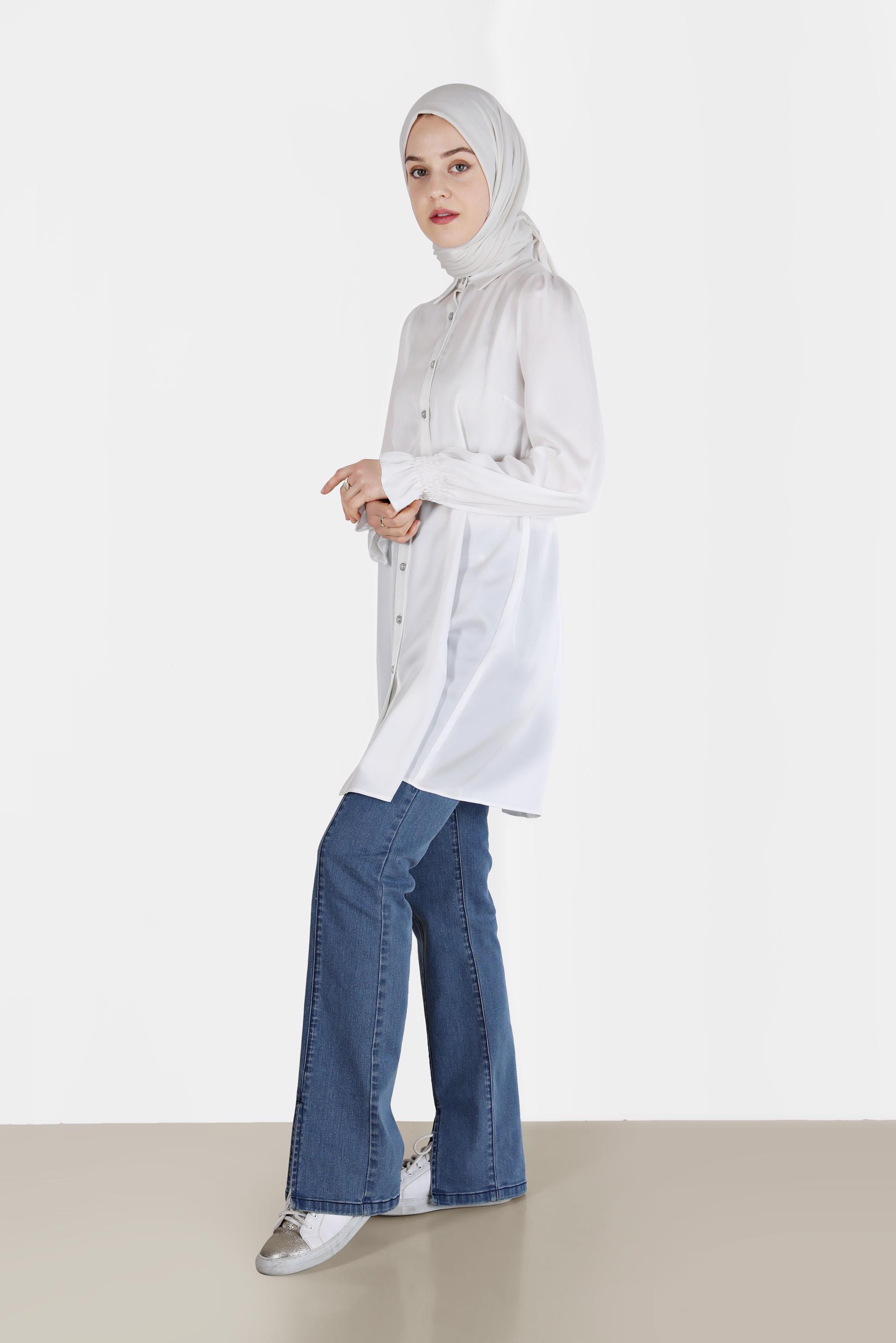 Tesettür giyim BEYAZ BELDEN KUŞAKLI SATEN TUNİK 41488 