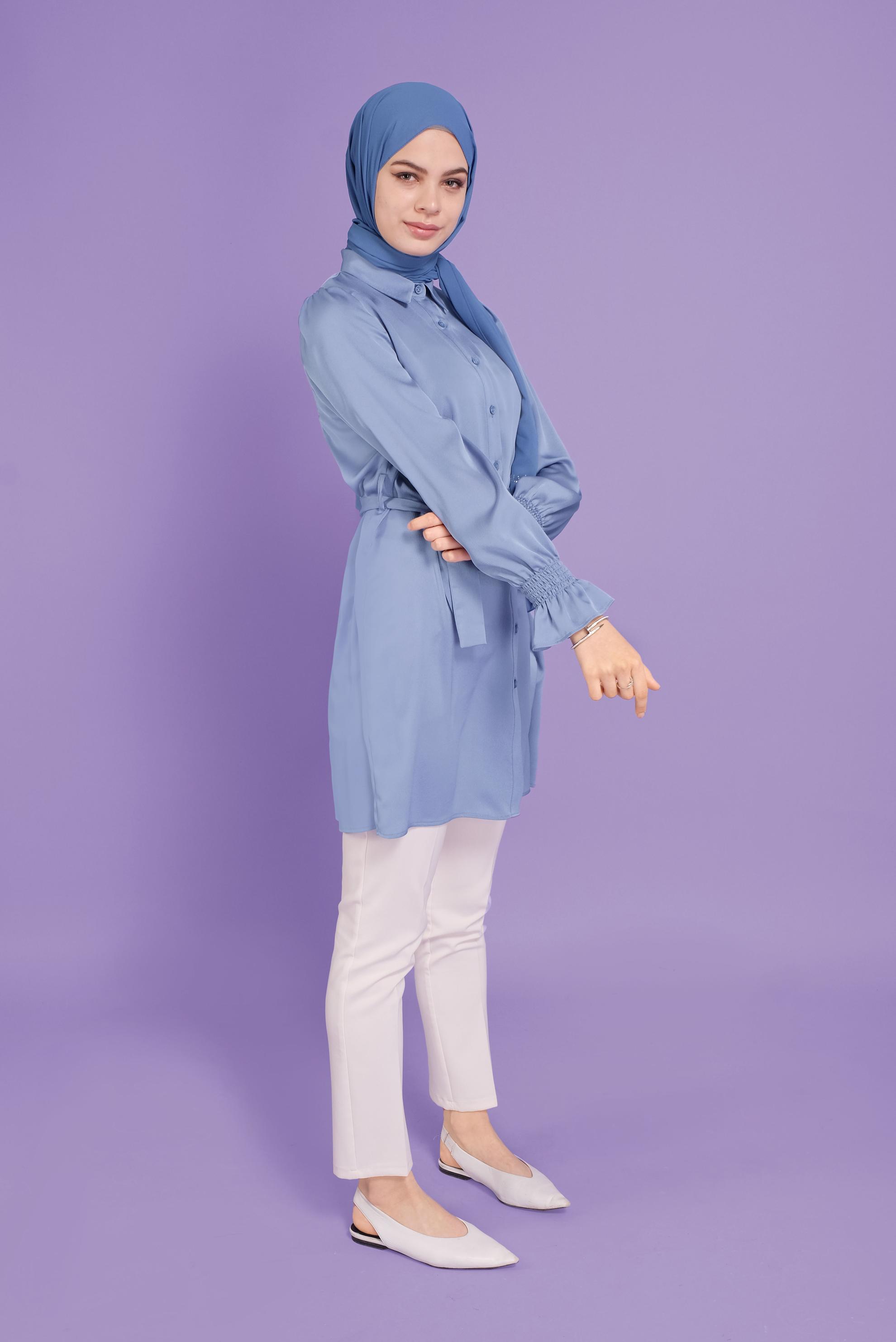 Tesettür giyim MAVİ BELDEN KUŞAKLI SATEN TUNİK 41488 