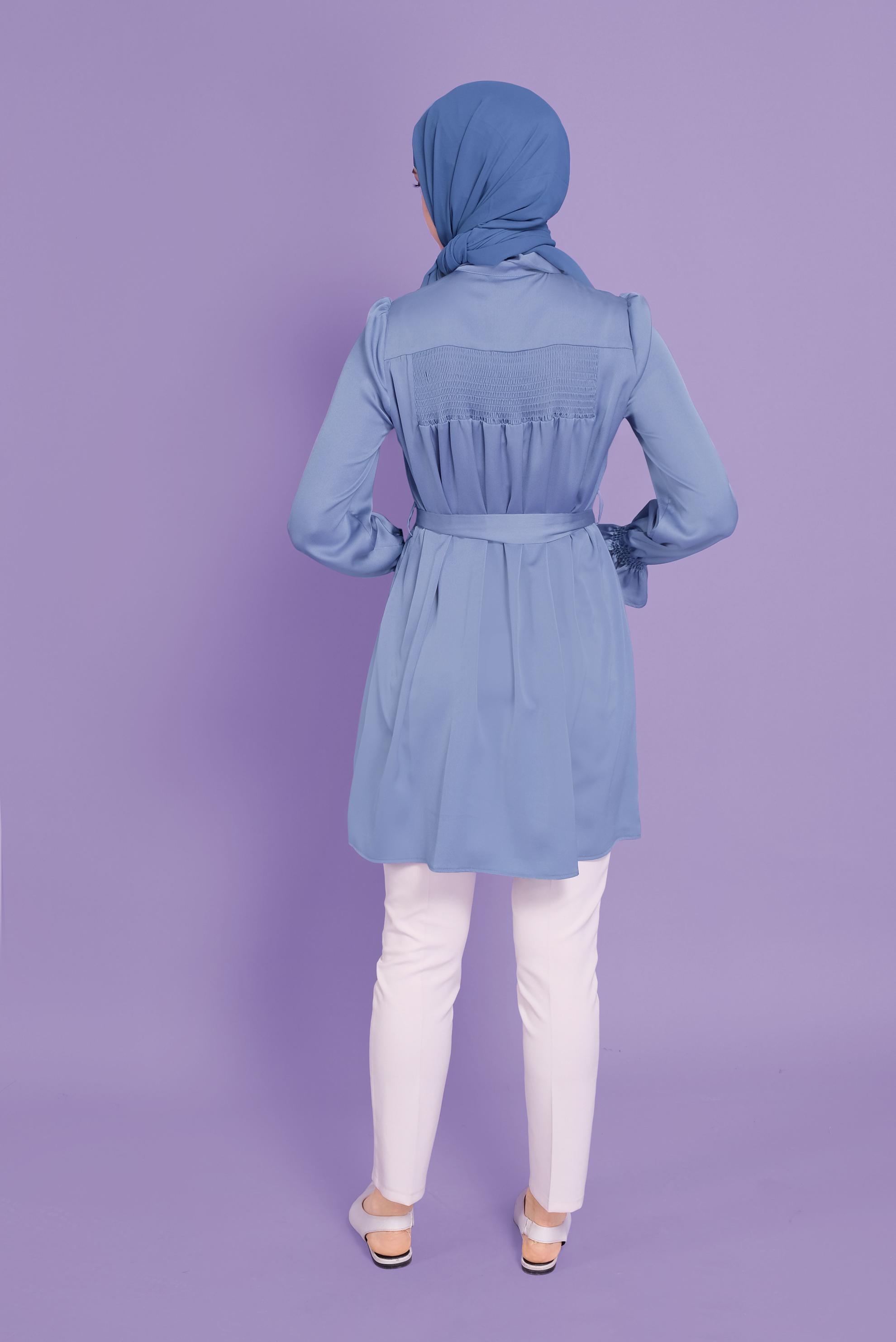 Tesettür giyim MAVİ BELDEN KUŞAKLI SATEN TUNİK 41488 