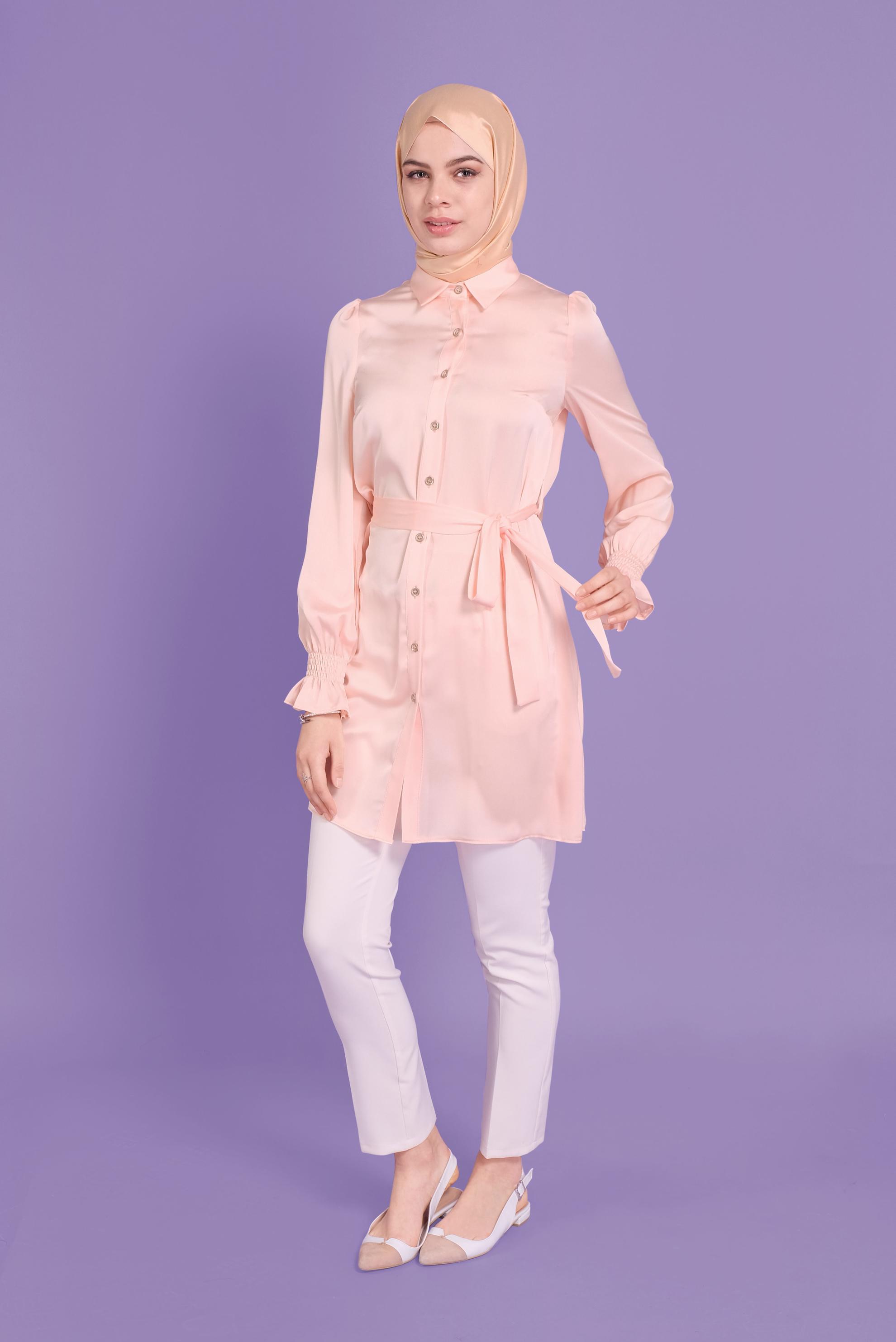 Tesettür giyim PUDRA BELDEN KUŞAKLI SATEN TUNİK 41488 