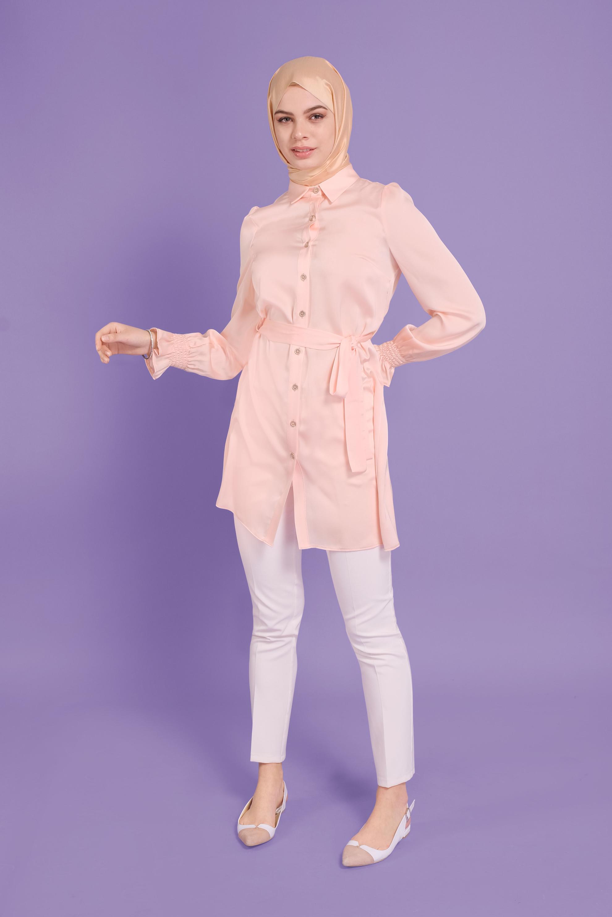 Tesettür giyim PUDRA BELDEN KUŞAKLI SATEN TUNİK 41488 