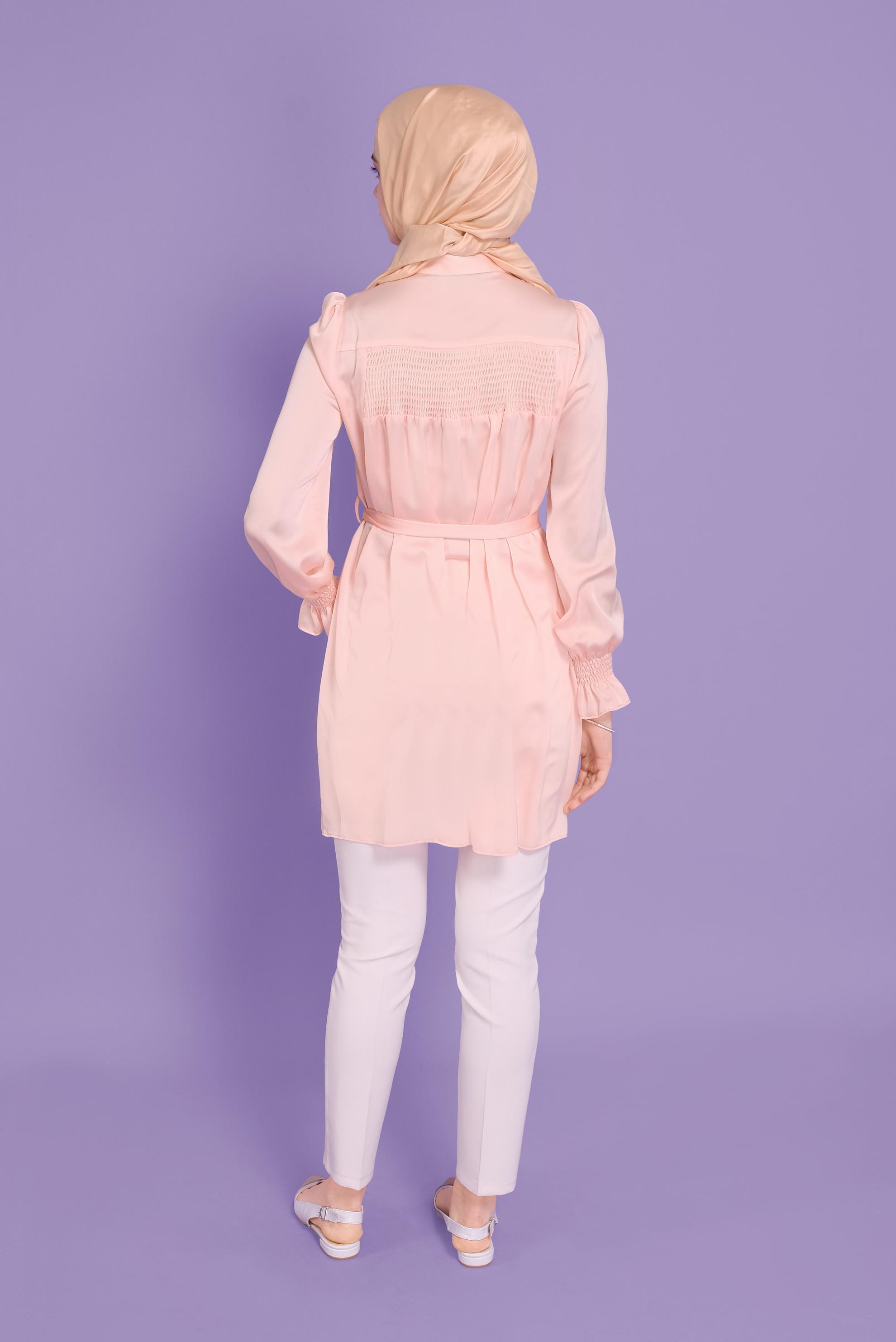 Tesettür giyim PUDRA BELDEN KUŞAKLI SATEN TUNİK 41488 