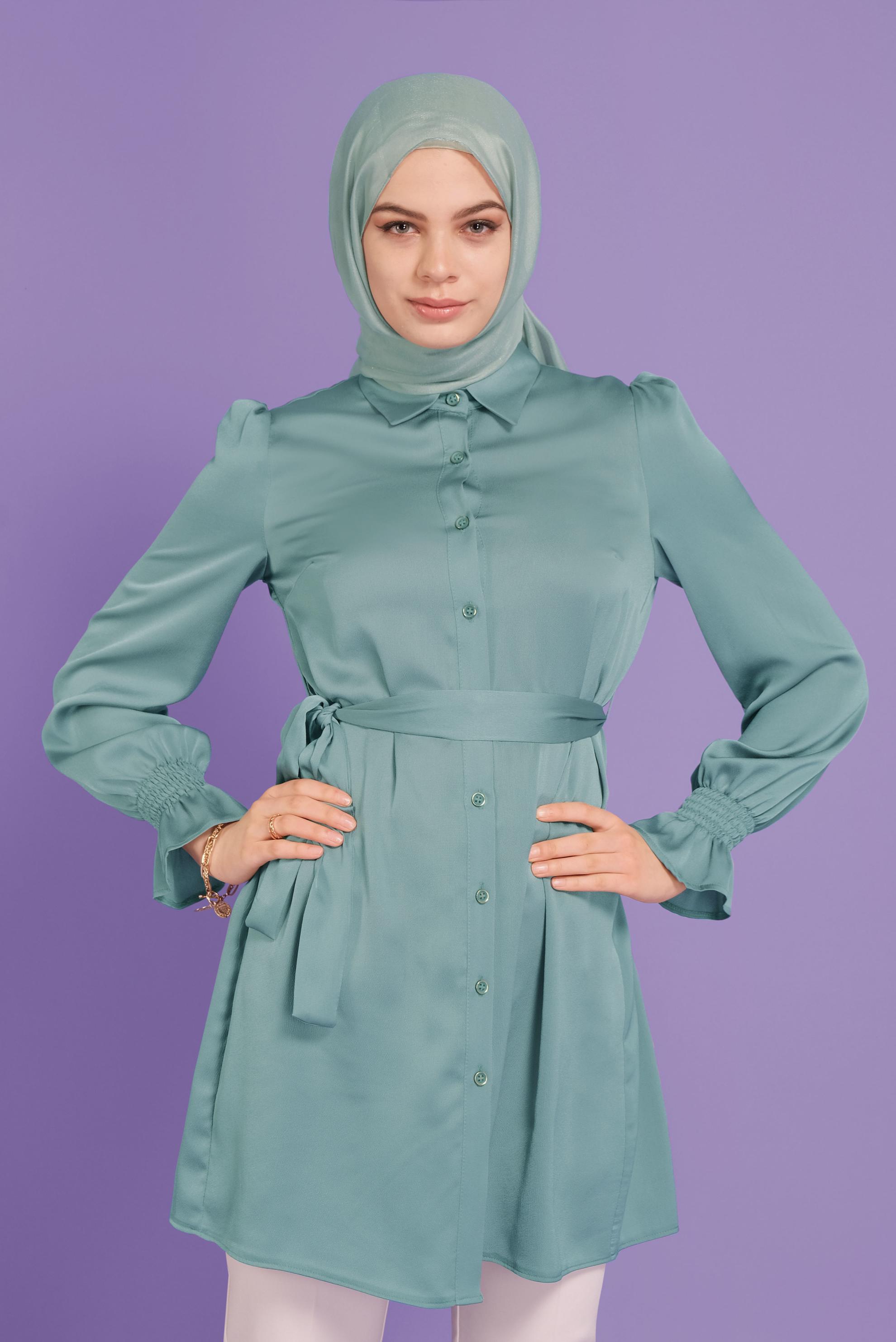 Tesettür giyim YEŞİL BELDEN KUŞAKLI SATEN TUNİK 41488 
