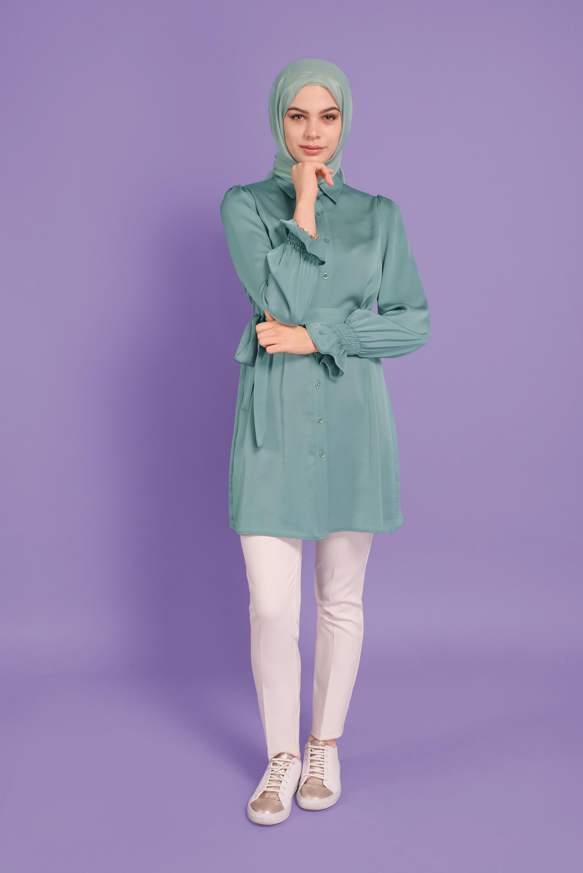 Tesettür giyim YEŞİL BELDEN KUŞAKLI SATEN TUNİK 41488 