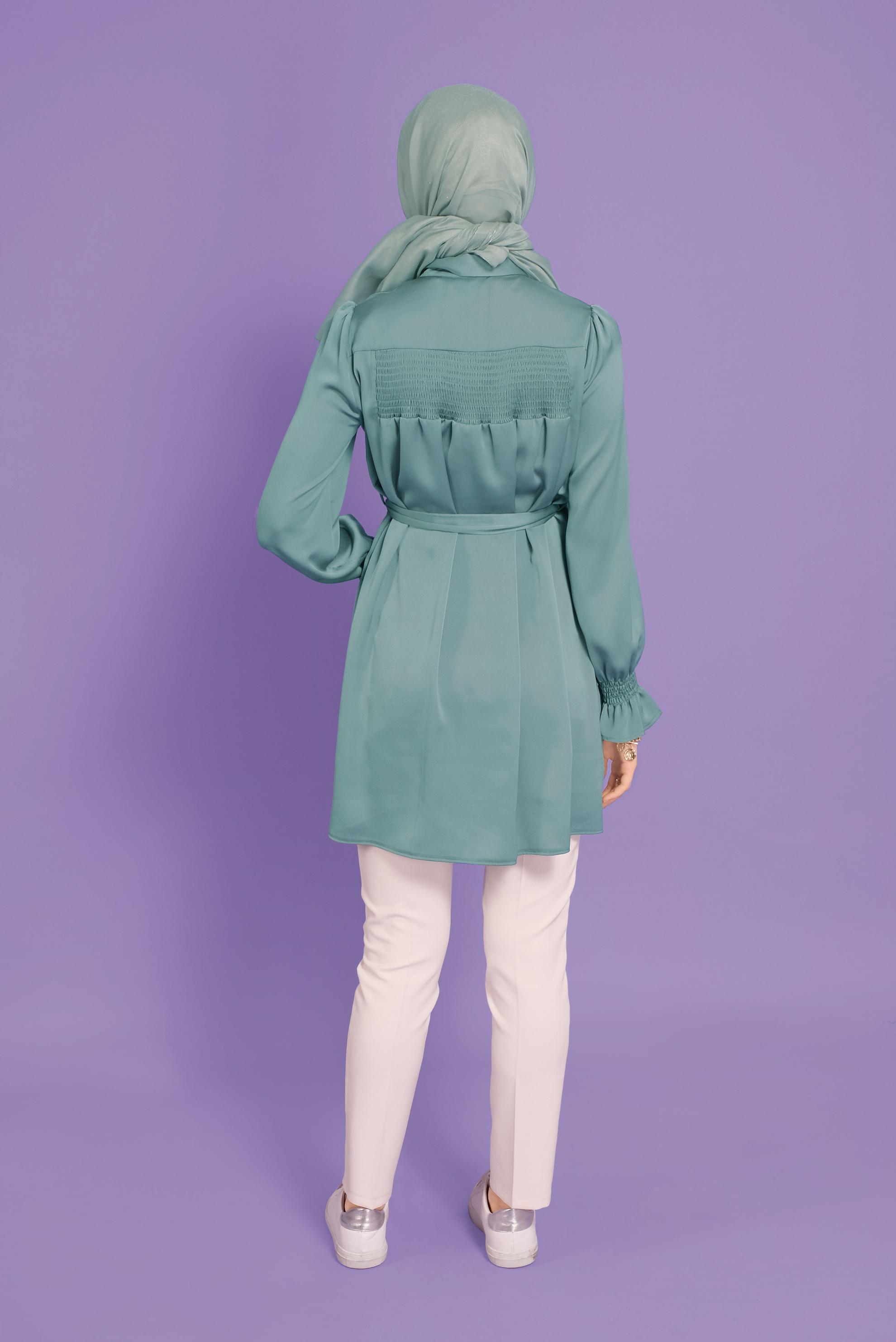 Tesettür giyim YEŞİL BELDEN KUŞAKLI SATEN TUNİK 41488 