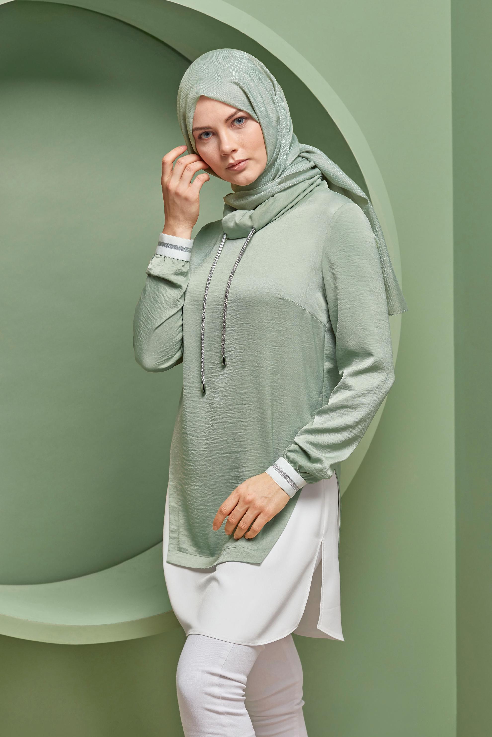 Tesettür giyim YEŞİL TAŞLI BAĞCIKLI GÖMLEK DETAYLI SATEN AEROBİN TUNİK 41489 