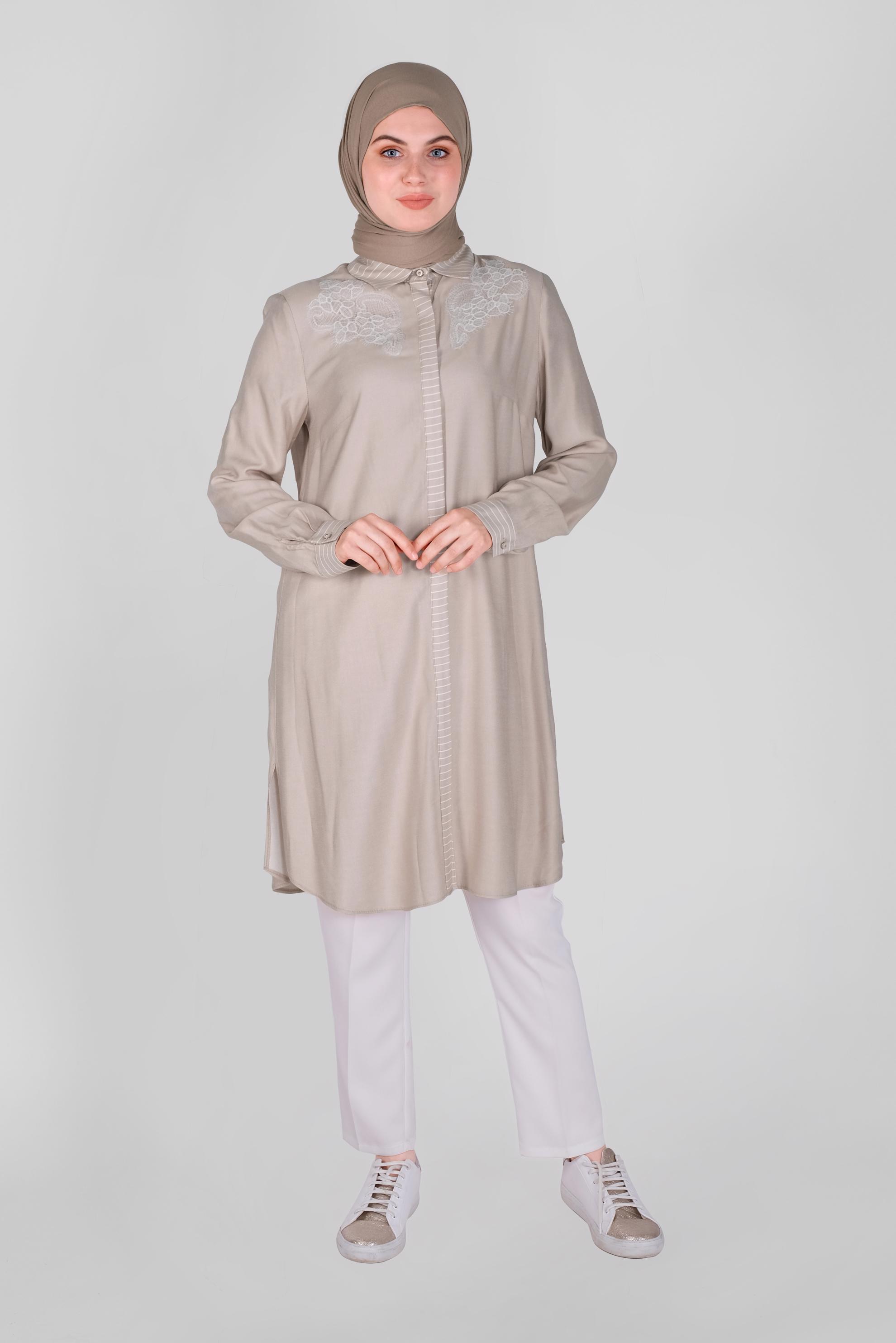 Tesettür giyim BEJ DANTELLİ DÜĞMELİ TUNİK 41494 