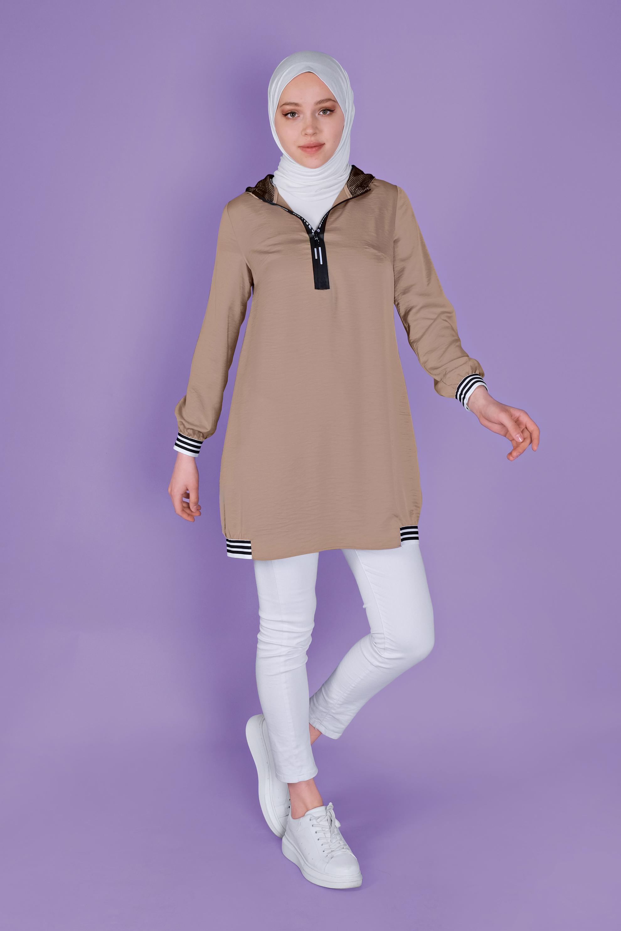 Tesettür giyim BEJ KAPÜŞONLU SATEN AEROBİN TUNİK 41507 