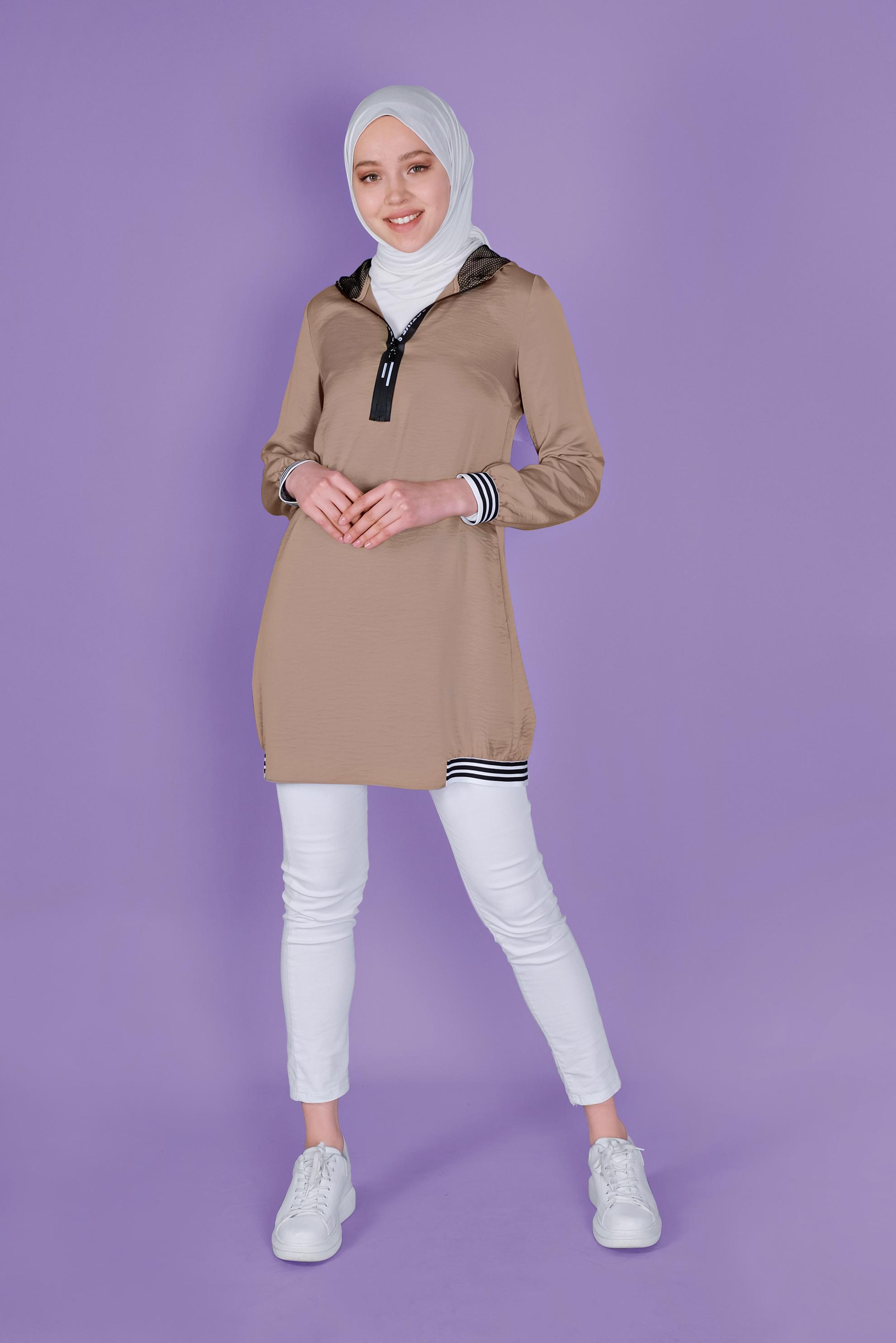 Tesettür giyim BEJ KAPÜŞONLU SATEN AEROBİN TUNİK 41507 