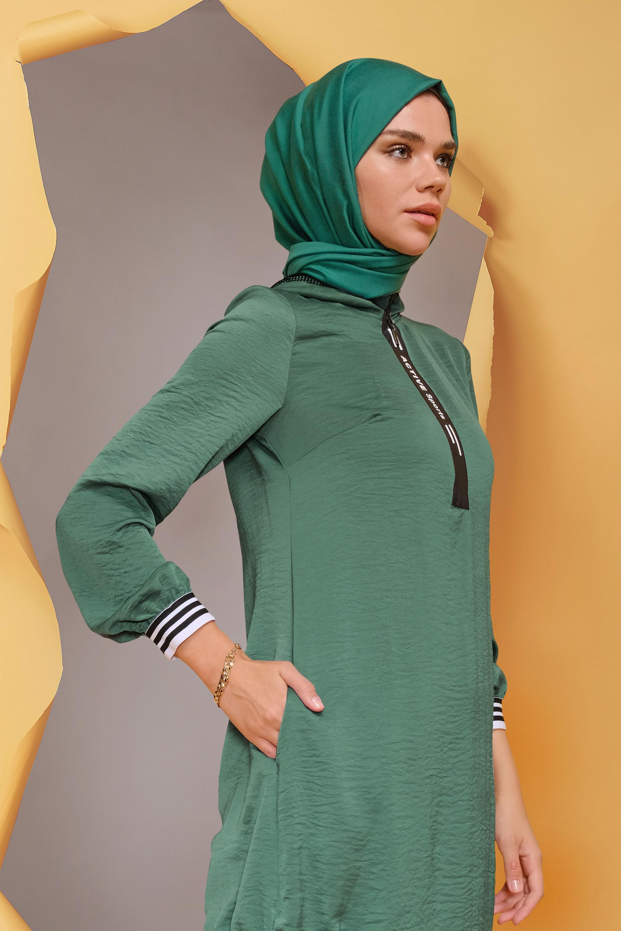 Tesettür giyim MAVİ KAPÜŞONLU SATEN AEROBİN TUNİK 41507 