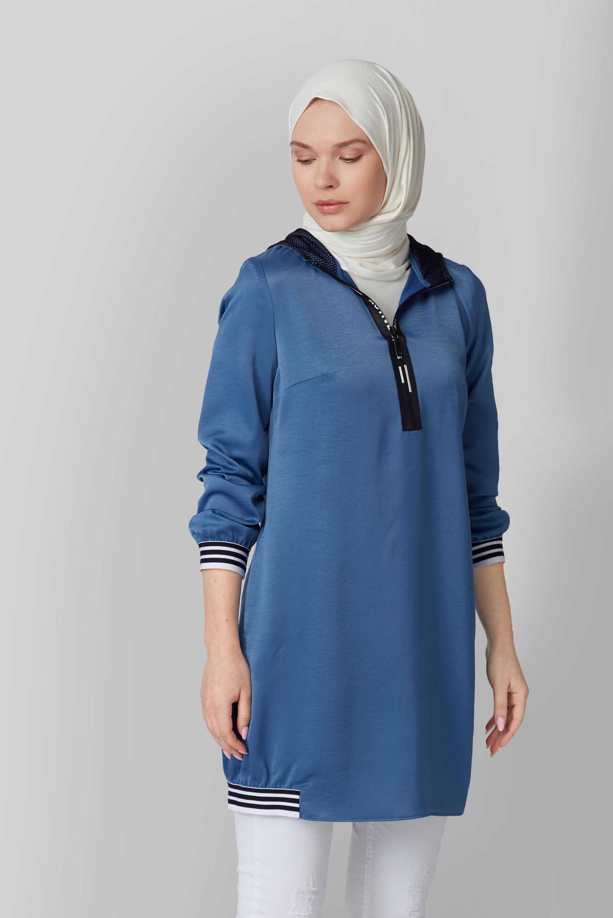 Tesettür giyim MAVİ KAPÜŞONLU SATEN AEROBİN TUNİK 41507 