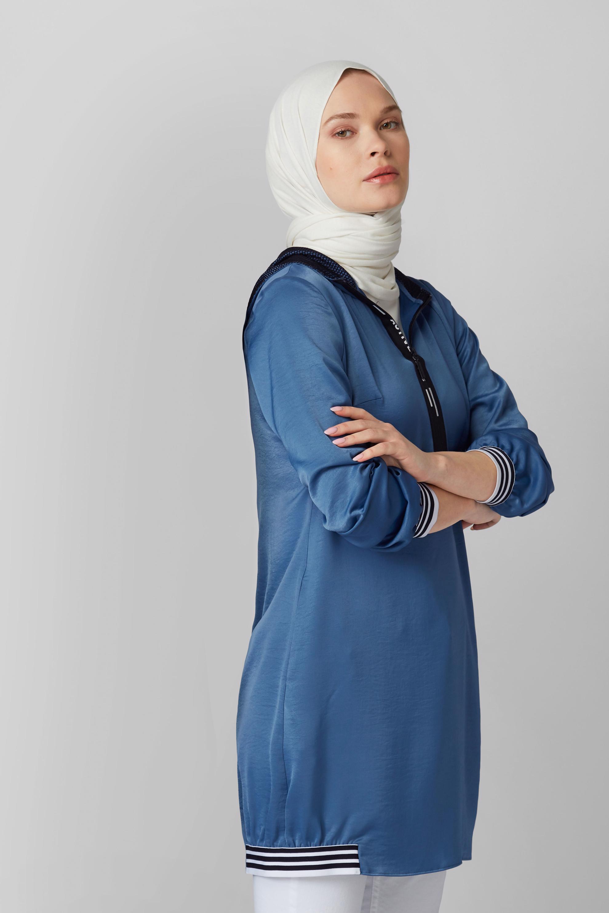 Tesettür giyim MAVİ KAPÜŞONLU SATEN AEROBİN TUNİK 41507 