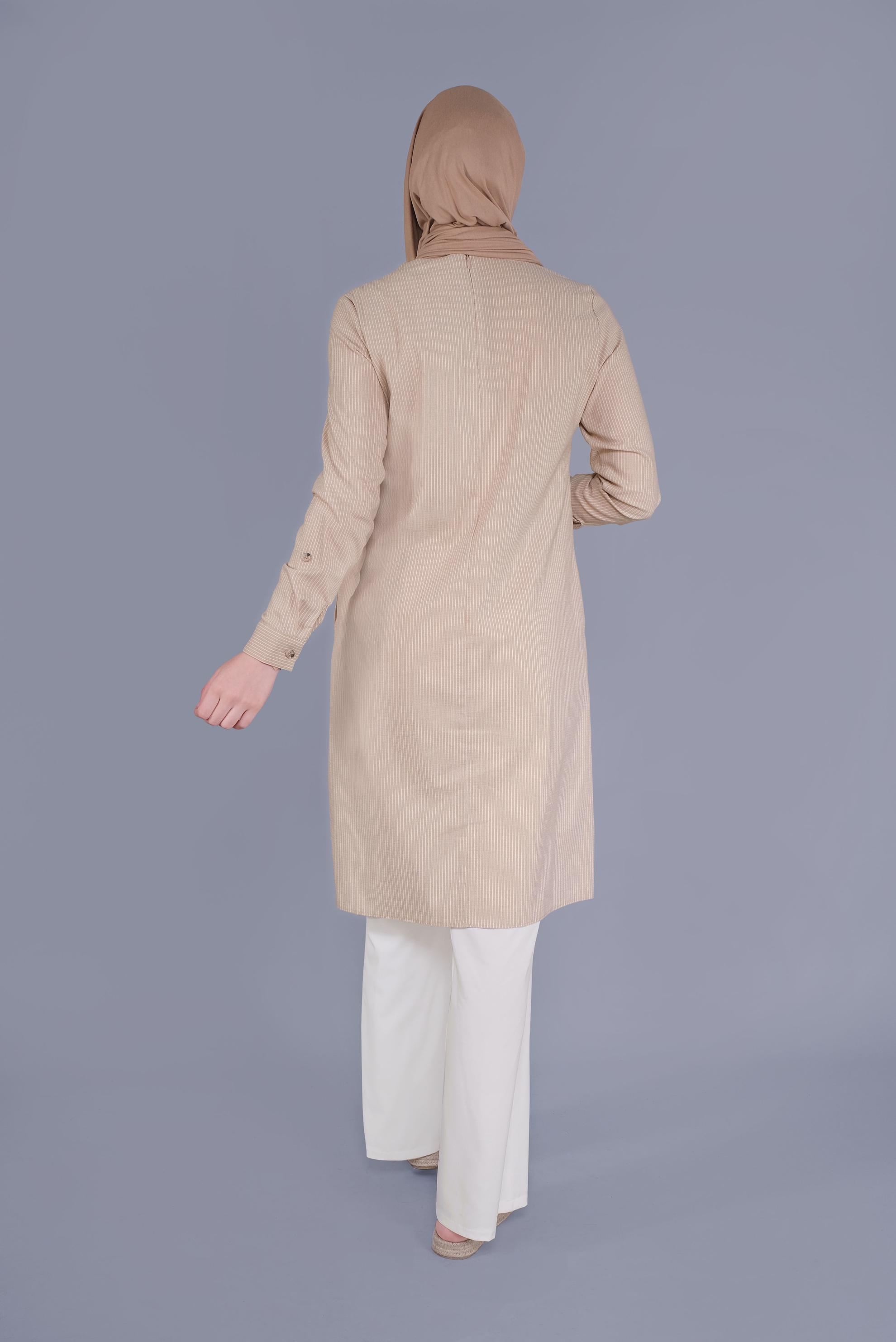 Tesettür giyim BEJ DÜĞME DETAYLI CEPLİ TUNİK 41508