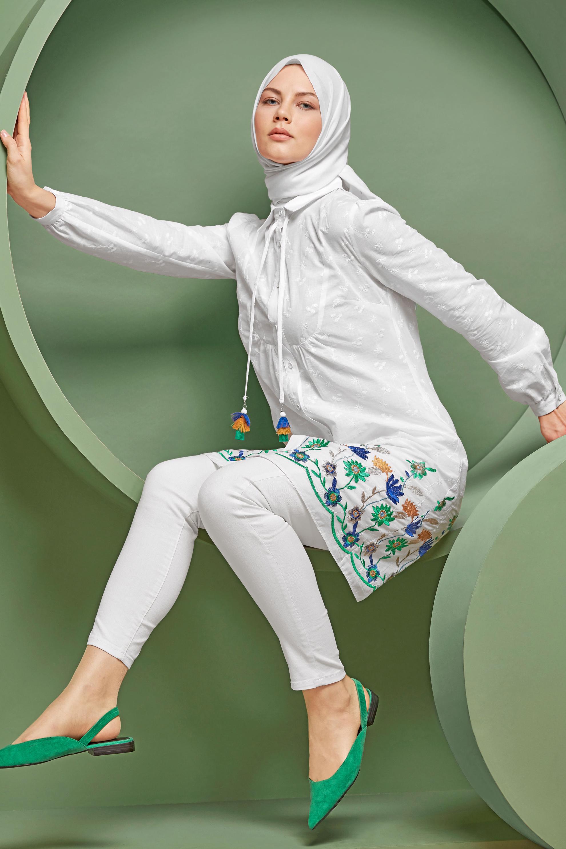 Tesettür giyim BEYAZ NAKIŞ İŞLEMELİ TUNİK 41525