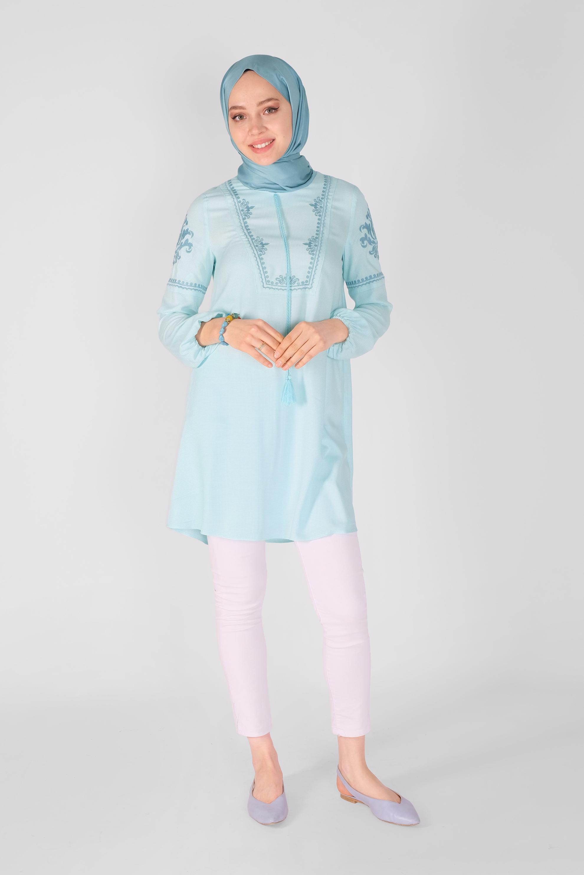 Tesettür giyim MAVİ NAKIŞLI TUNİK 41526 