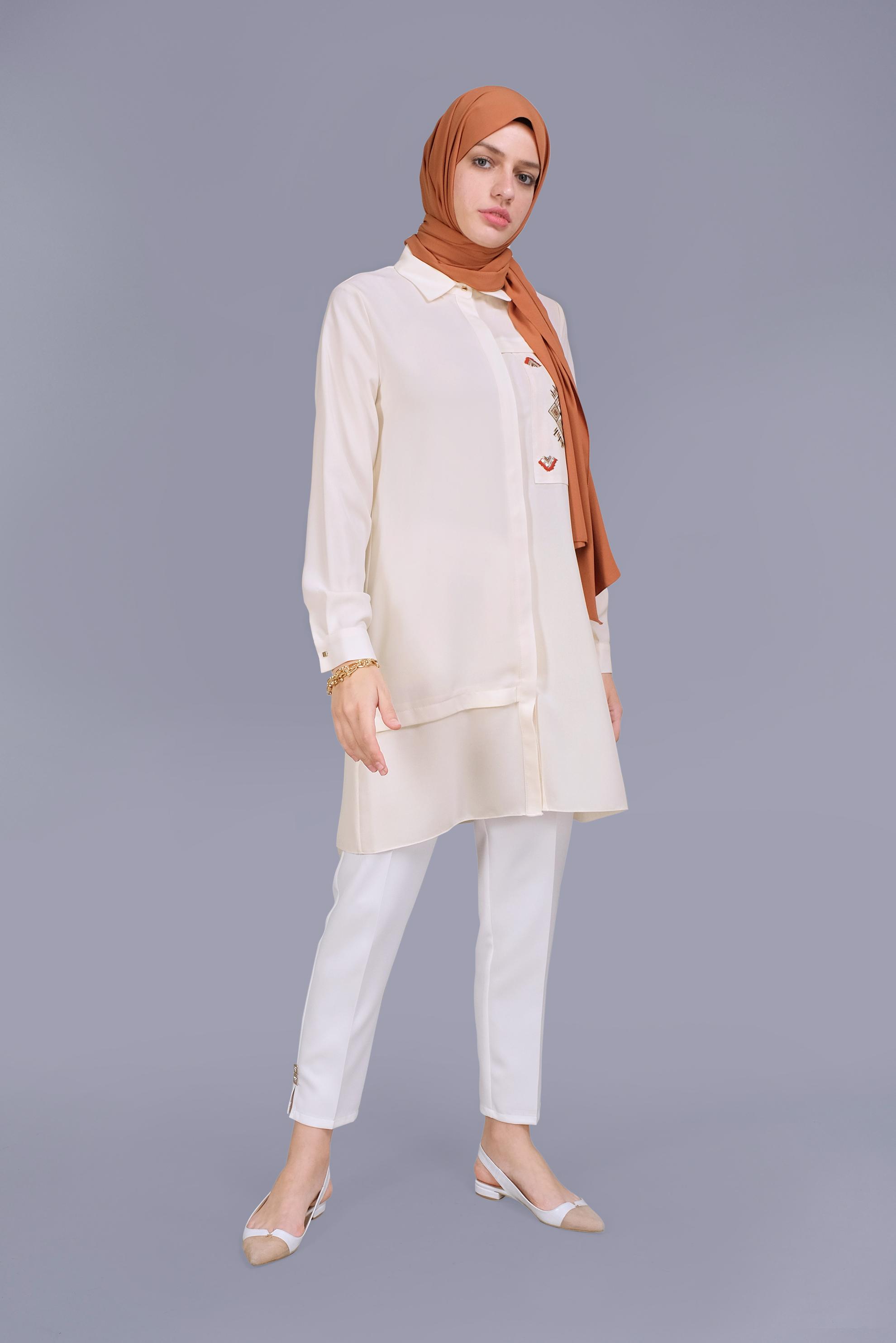 Tesettür giyim BEYAZ NAKIŞLI PULLU TUNİK 41529 