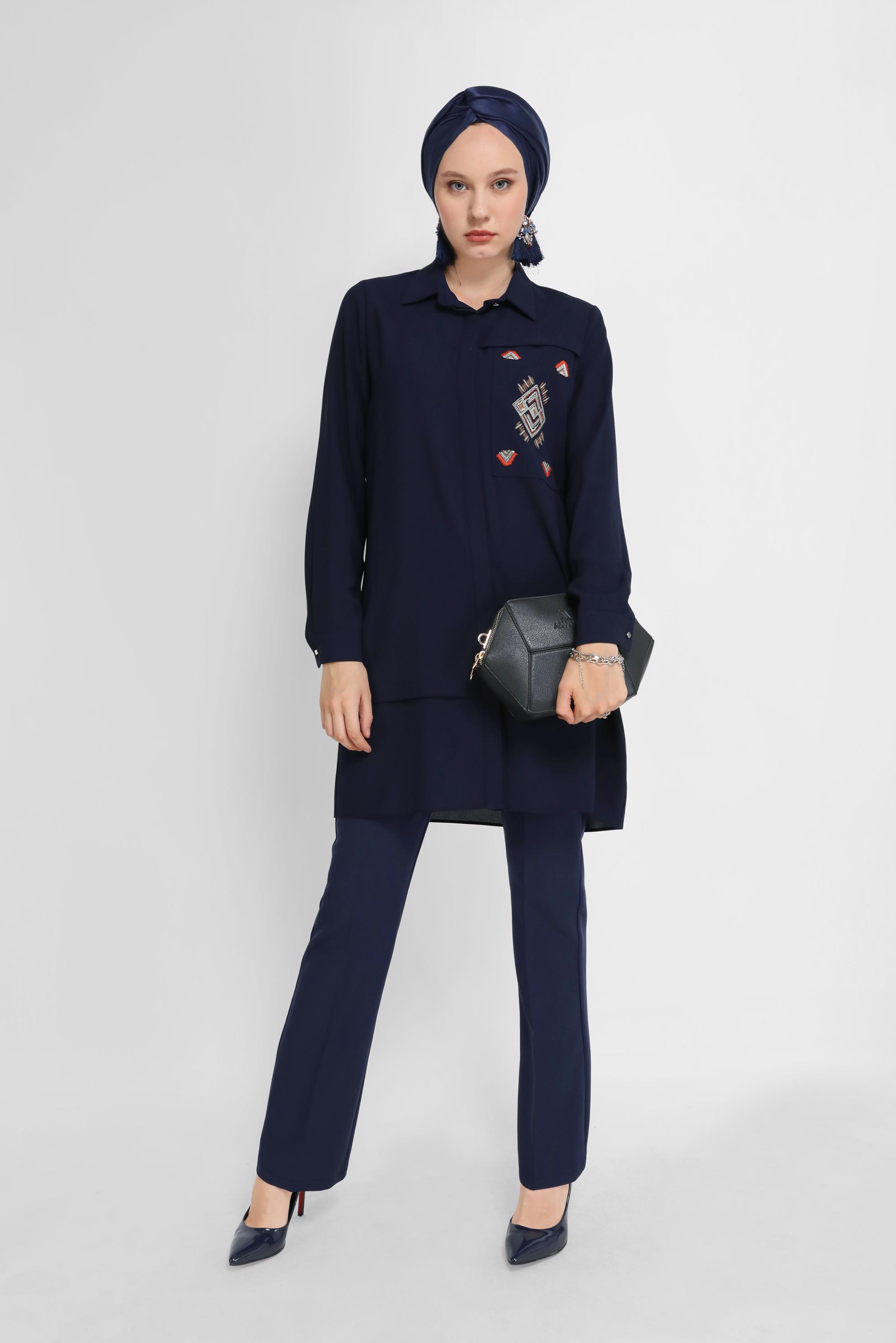 Tesettür giyim LACİVERT NAKIŞLI PULLU TUNİK 41529 