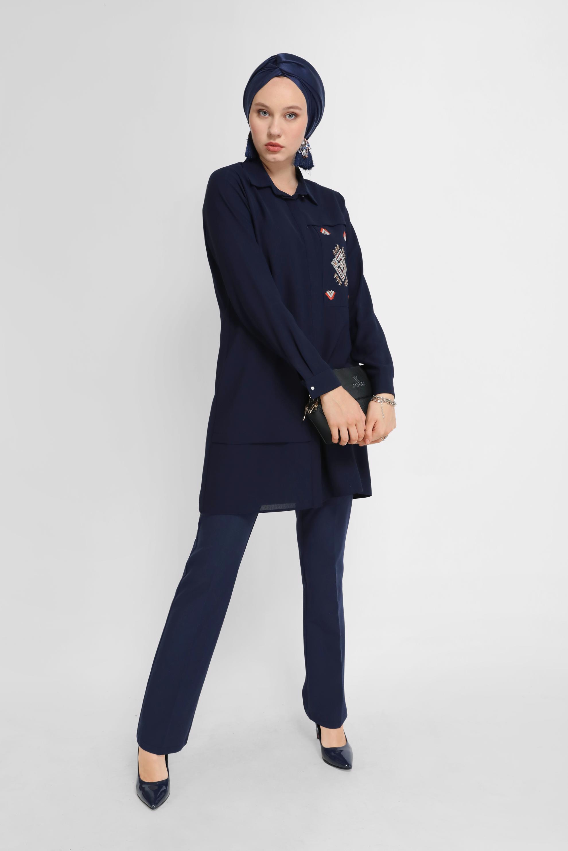 Tesettür giyim LACİVERT NAKIŞLI PULLU TUNİK 41529 