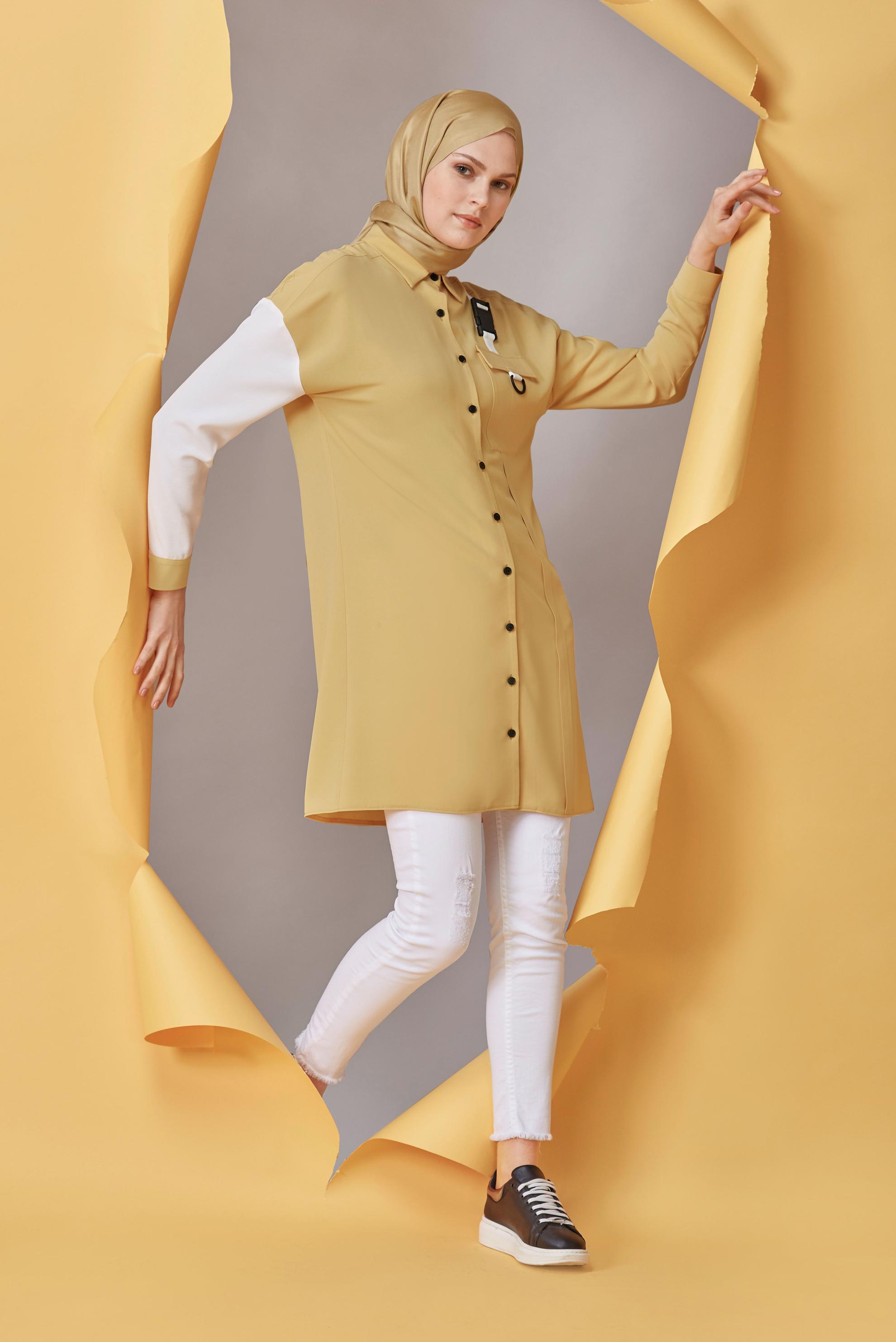 Tesettür giyim SARI TOKA DETAYLI DÜĞMELİ TUNİK 41541