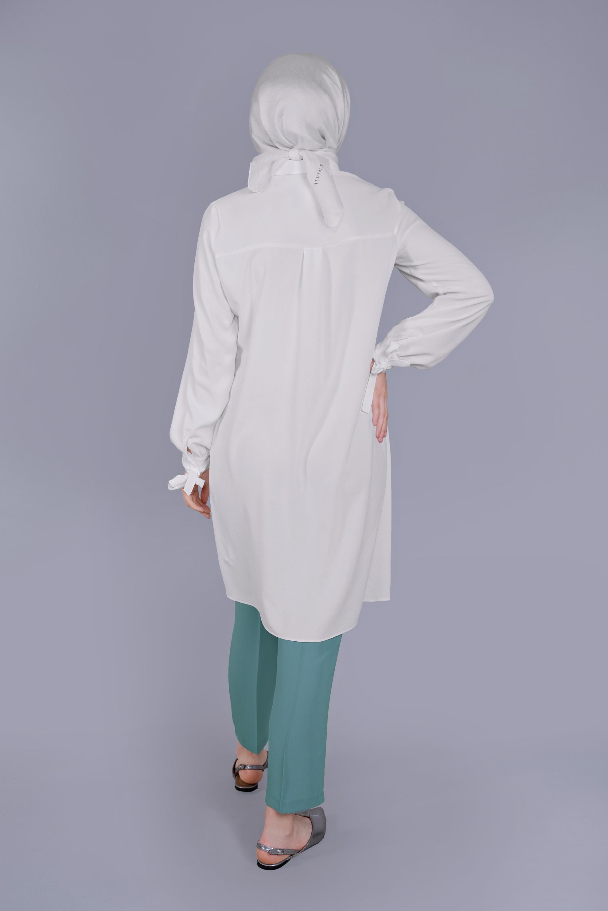 Tesettür giyim BEYAZ MANŞETLERİ BAĞLAMA DETAYLI TUNİK 41544 